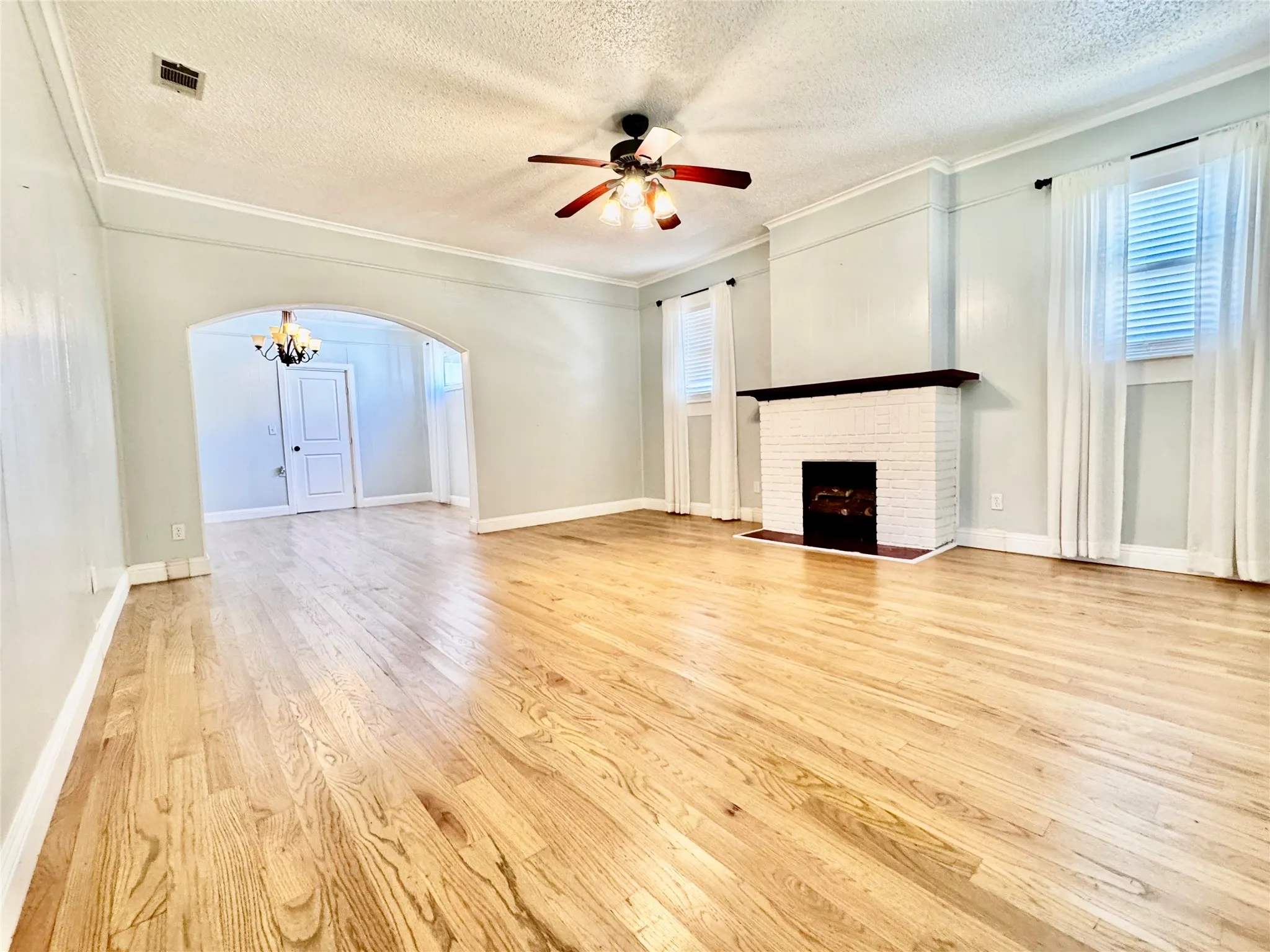 Single Family Residence For Sale in Tarrant County , 1912 Hurley Avenue, Fort Worth, Texas 76110, 3 Bedroom, 1 Bathroom, Garage spaces, 1,357 Sqft, built in 1917, mls#21354479, Real Estate Agent in Fort Worth, Homes For Sale in Tarrant county, Homes For Sale in Fort Worth, Realtor in Fort Worth Texas, Real Estate Brokerage Independent Realty Texas, Luminita Cordes Realtor