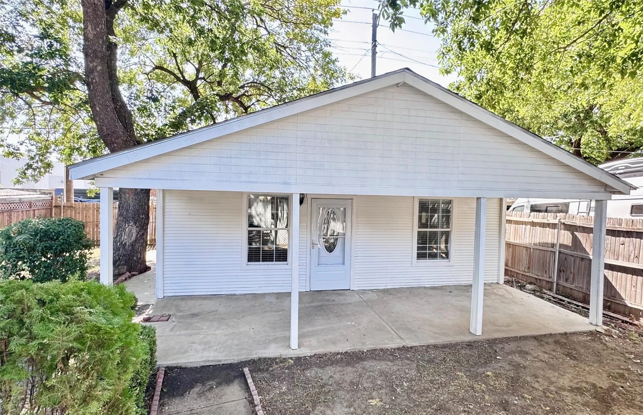 Single Family Residence For Sale in Tarrant County , 1912 Hurley Avenue, Fort Worth, Texas 76110, 3 Bedroom, 1 Bathroom, Garage spaces, 1,357 Sqft, built in 1917, mls#21354479, Real Estate Agent in Fort Worth, Homes For Sale in Tarrant county, Homes For Sale in Fort Worth, Realtor in Fort Worth Texas, Real Estate Brokerage Independent Realty Texas, Luminita Cordes Realtor