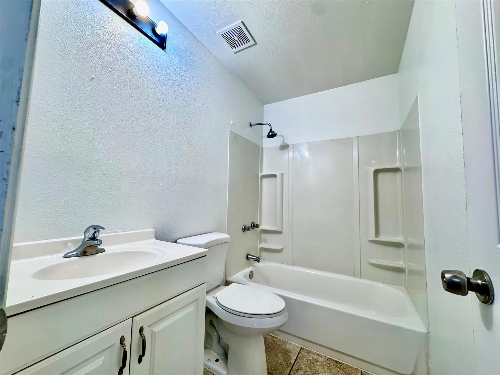 Single Family Residence For Sale in Tarrant County , 1912 Hurley Avenue, Fort Worth, Texas 76110, 3 Bedroom, 1 Bathroom, Garage spaces, 1,357 Sqft, built in 1917, mls#21354479, Real Estate Agent in Fort Worth, Homes For Sale in Tarrant county, Homes For Sale in Fort Worth, Realtor in Fort Worth Texas, Real Estate Brokerage Independent Realty Texas, Luminita Cordes Realtor