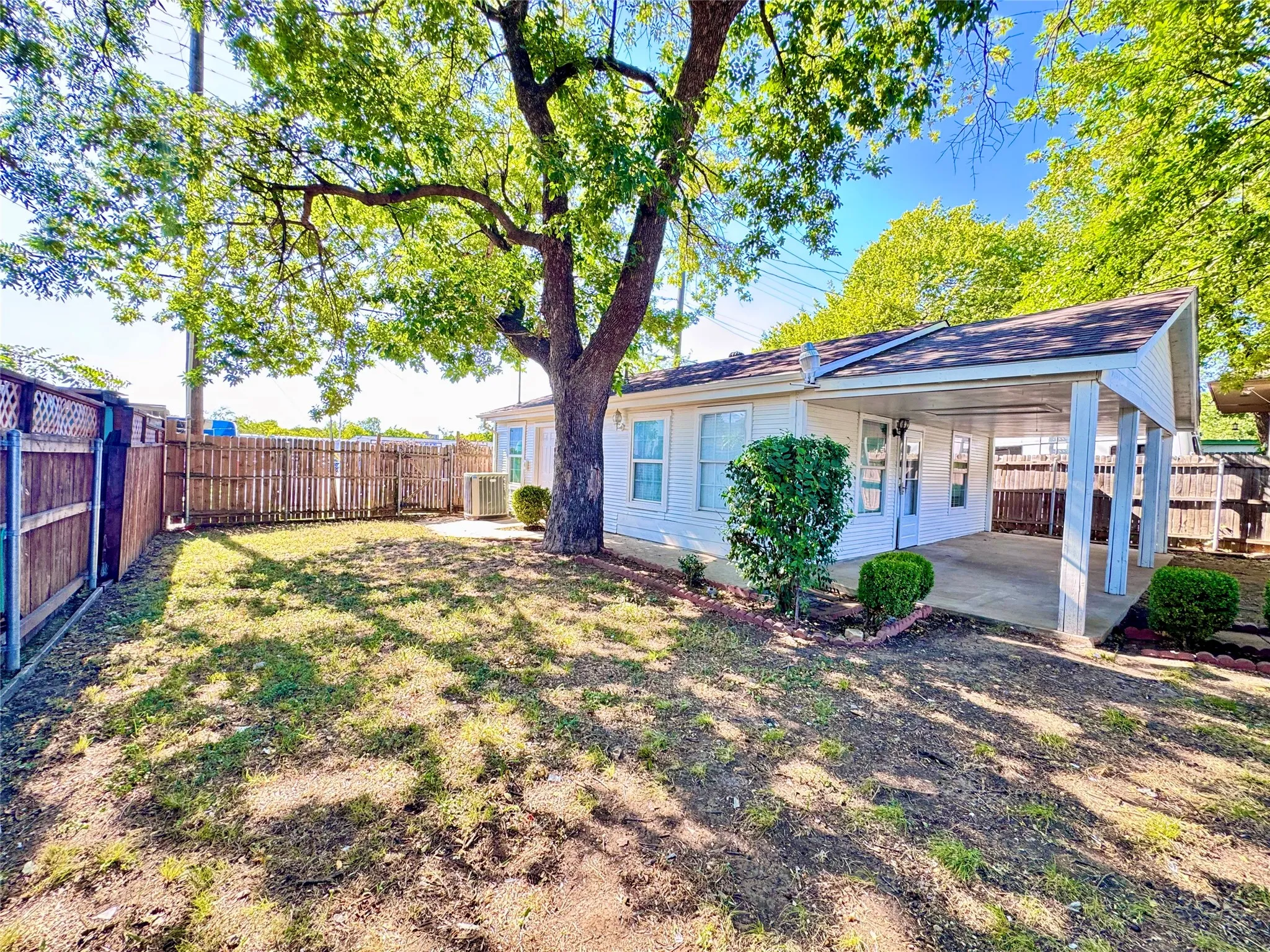 Single Family Residence For Sale in Tarrant County , 1912 Hurley Avenue, Fort Worth, Texas 76110, 3 Bedroom, 1 Bathroom, Garage spaces, 1,357 Sqft, built in 1917, mls#21354479, Real Estate Agent in Fort Worth, Homes For Sale in Tarrant county, Homes For Sale in Fort Worth, Realtor in Fort Worth Texas, Real Estate Brokerage Independent Realty Texas, Luminita Cordes Realtor