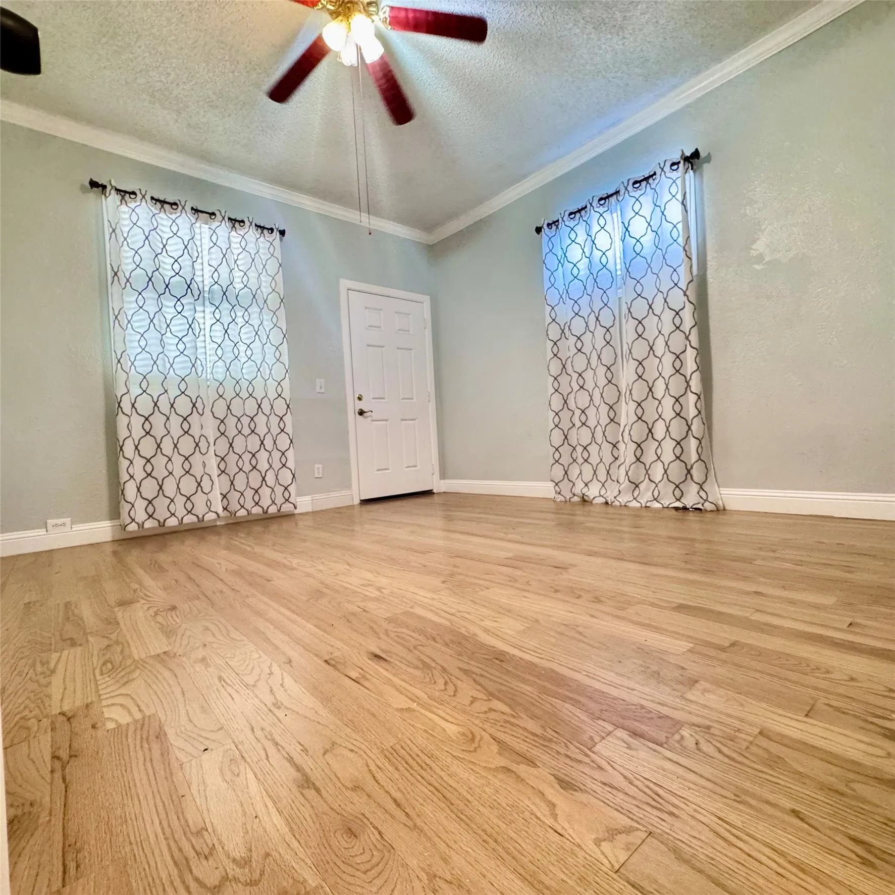 Single Family Residence For Sale in Tarrant County , 1912 Hurley Avenue, Fort Worth, Texas 76110, 3 Bedroom, 1 Bathroom, Garage spaces, 1,357 Sqft, built in 1917, mls#21354479, Real Estate Agent in Fort Worth, Homes For Sale in Tarrant county, Homes For Sale in Fort Worth, Realtor in Fort Worth Texas, Real Estate Brokerage Independent Realty Texas, Luminita Cordes Realtor