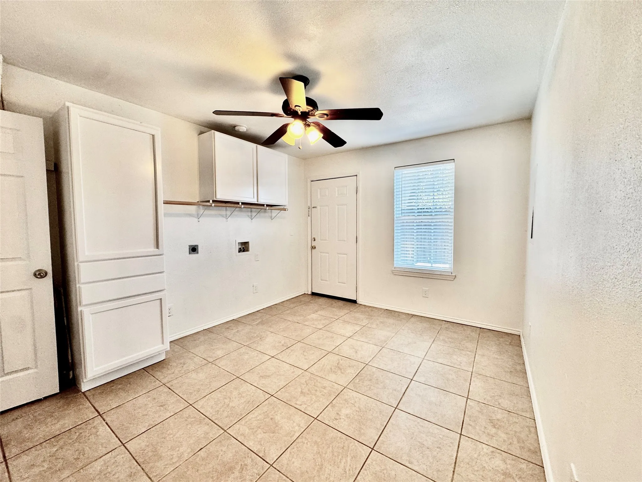 Single Family Residence For Sale in Tarrant County , 1912 Hurley Avenue, Fort Worth, Texas 76110, 3 Bedroom, 1 Bathroom, Garage spaces, 1,357 Sqft, built in 1917, mls#21354479, Real Estate Agent in Fort Worth, Homes For Sale in Tarrant county, Homes For Sale in Fort Worth, Realtor in Fort Worth Texas, Real Estate Brokerage Independent Realty Texas, Luminita Cordes Realtor