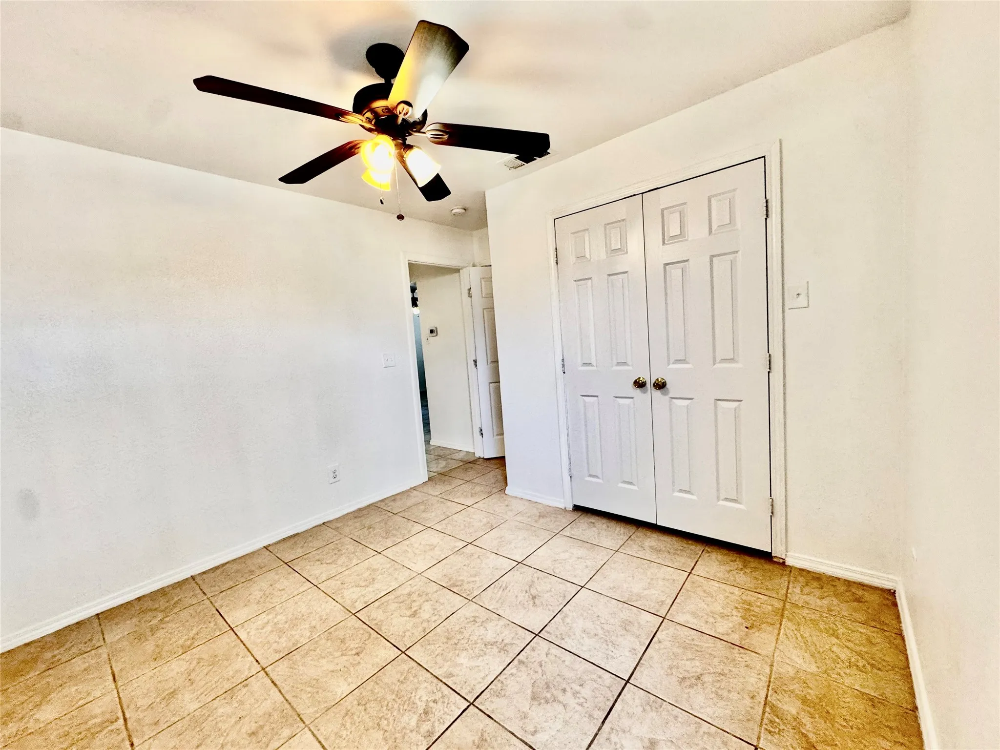 Single Family Residence For Sale in Tarrant County , 1912 Hurley Avenue, Fort Worth, Texas 76110, 3 Bedroom, 1 Bathroom, Garage spaces, 1,357 Sqft, built in 1917, mls#21354479, Real Estate Agent in Fort Worth, Homes For Sale in Tarrant county, Homes For Sale in Fort Worth, Realtor in Fort Worth Texas, Real Estate Brokerage Independent Realty Texas, Luminita Cordes Realtor