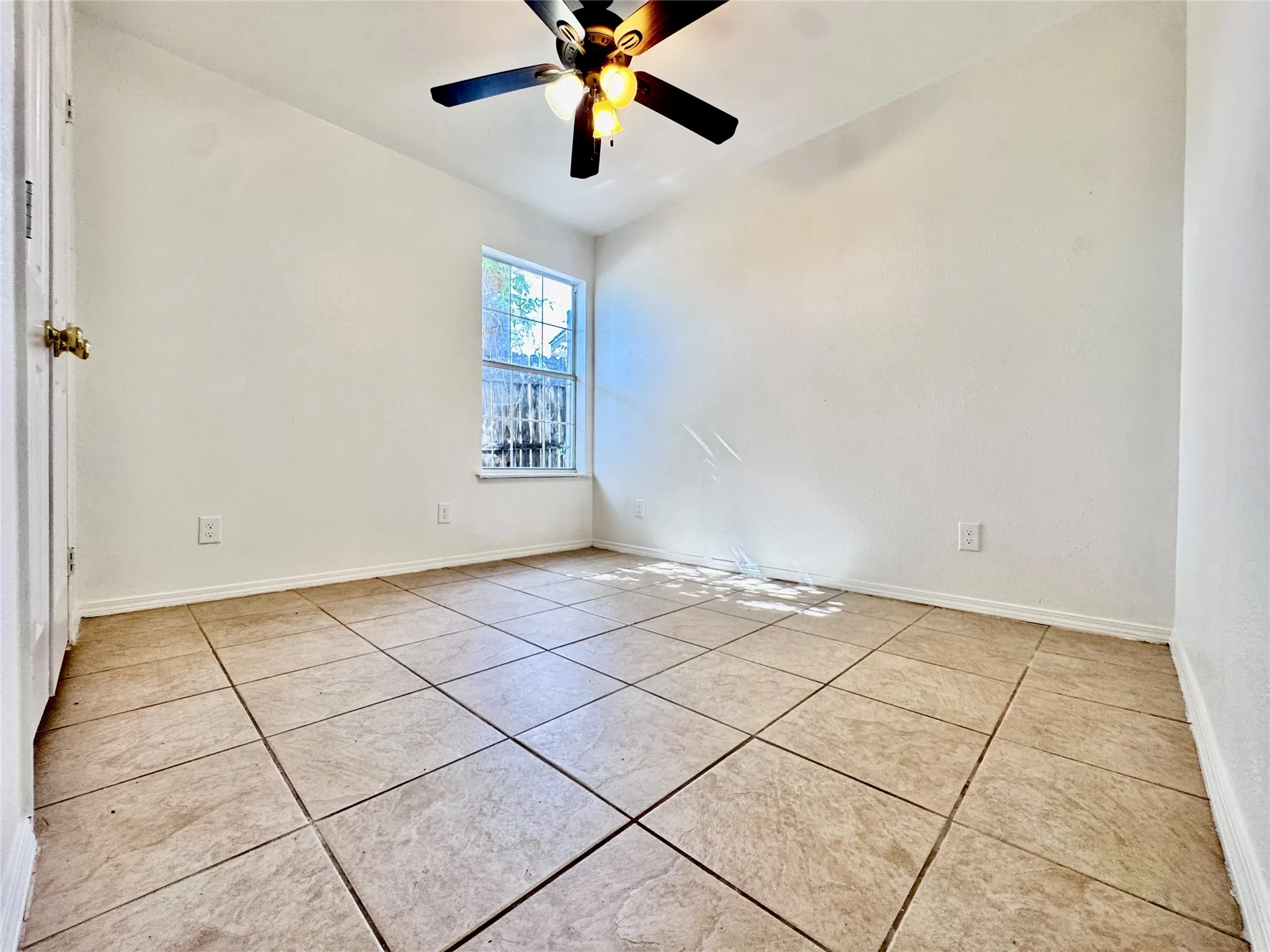 Single Family Residence For Sale in Tarrant County , 1912 Hurley Avenue, Fort Worth, Texas 76110, 3 Bedroom, 1 Bathroom, Garage spaces, 1,357 Sqft, built in 1917, mls#21354479, Real Estate Agent in Fort Worth, Homes For Sale in Tarrant county, Homes For Sale in Fort Worth, Realtor in Fort Worth Texas, Real Estate Brokerage Independent Realty Texas, Luminita Cordes Realtor