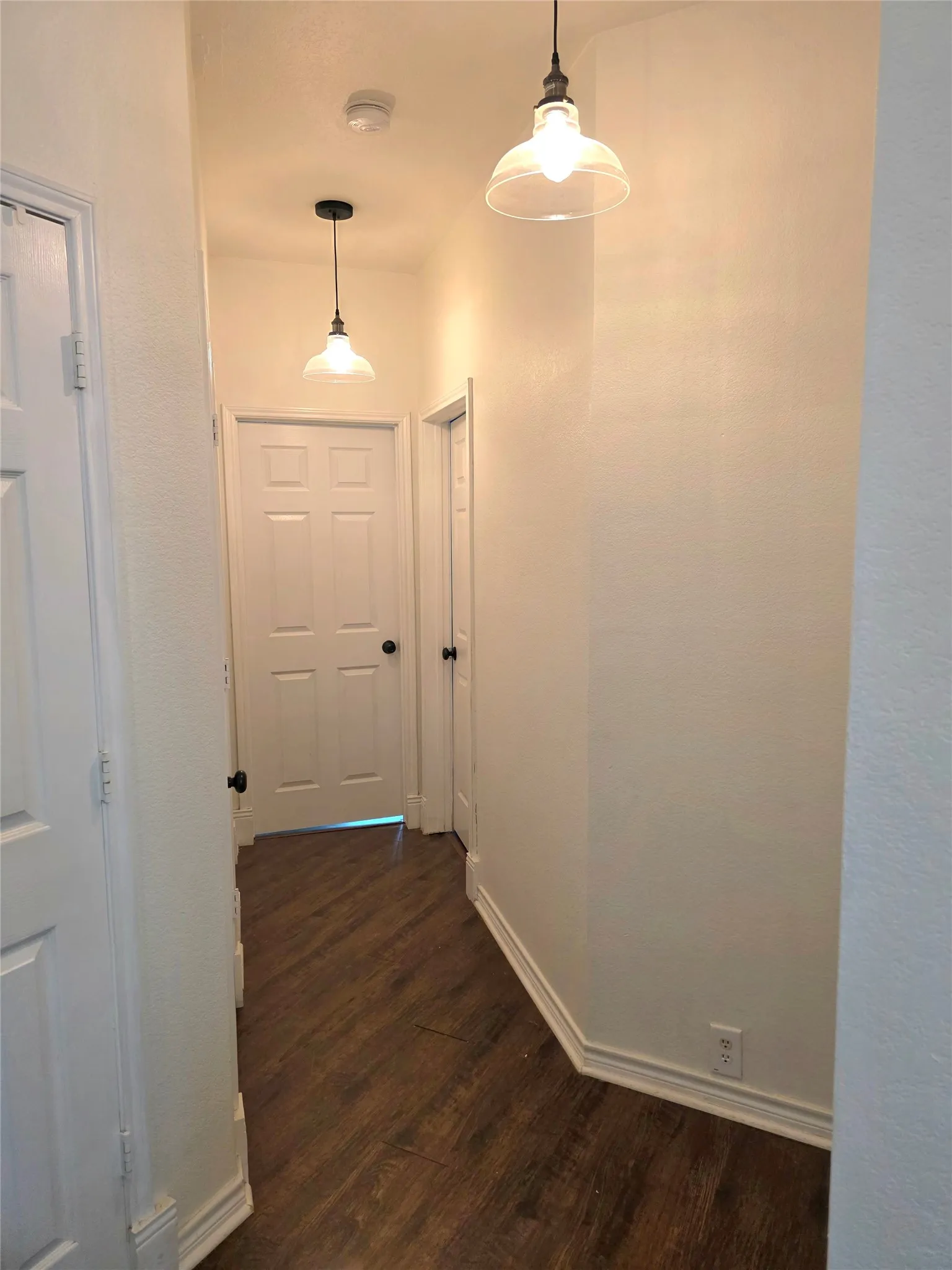 Single Family Residence For Rent in Rockwall County , 207 Julian Drive, Rockwall, Texas 75087, 3 Bedroom, 2 Bathroom, 2 Garage spaces, 2,280 Sqft, built in 1997, mls#21357178, Real Estate Agent in Rockwall, Homes For Rent in Rockwall county, Homes For Rent in Rockwall, Realtor in Rockwall Texas, Real Estate Brokerage Independent Realty Texas, Luminita Cordes Realtor