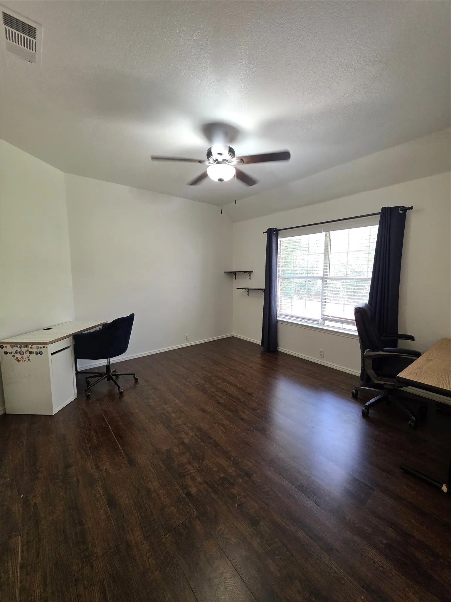Single Family Residence For Rent in Rockwall County , 207 Julian Drive, Rockwall, Texas 75087, 3 Bedroom, 2 Bathroom, 2 Garage spaces, 2,280 Sqft, built in 1997, mls#21357178, Real Estate Agent in Rockwall, Homes For Rent in Rockwall county, Homes For Rent in Rockwall, Realtor in Rockwall Texas, Real Estate Brokerage Independent Realty Texas, Luminita Cordes Realtor