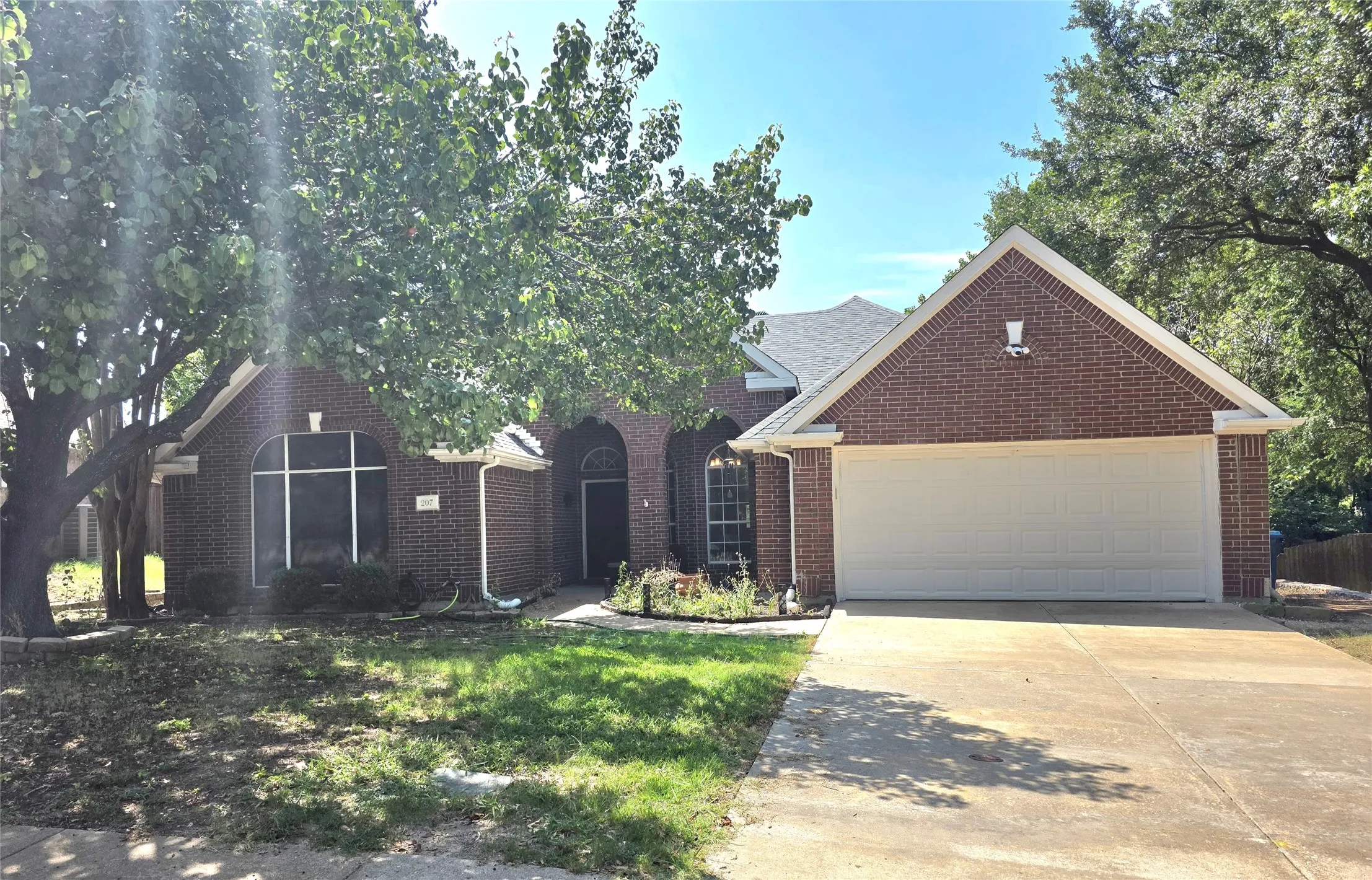 Single Family Residence For Rent in Rockwall County , 207 Julian Drive, Rockwall, Texas 75087, 3 Bedroom, 2 Bathroom, 2 Garage spaces, 2,280 Sqft, built in 1997, mls#21357178, Real Estate Agent in Rockwall, Homes For Rent in Rockwall county, Homes For Rent in Rockwall, Realtor in Rockwall Texas, Real Estate Brokerage Independent Realty Texas, Luminita Cordes Realtor