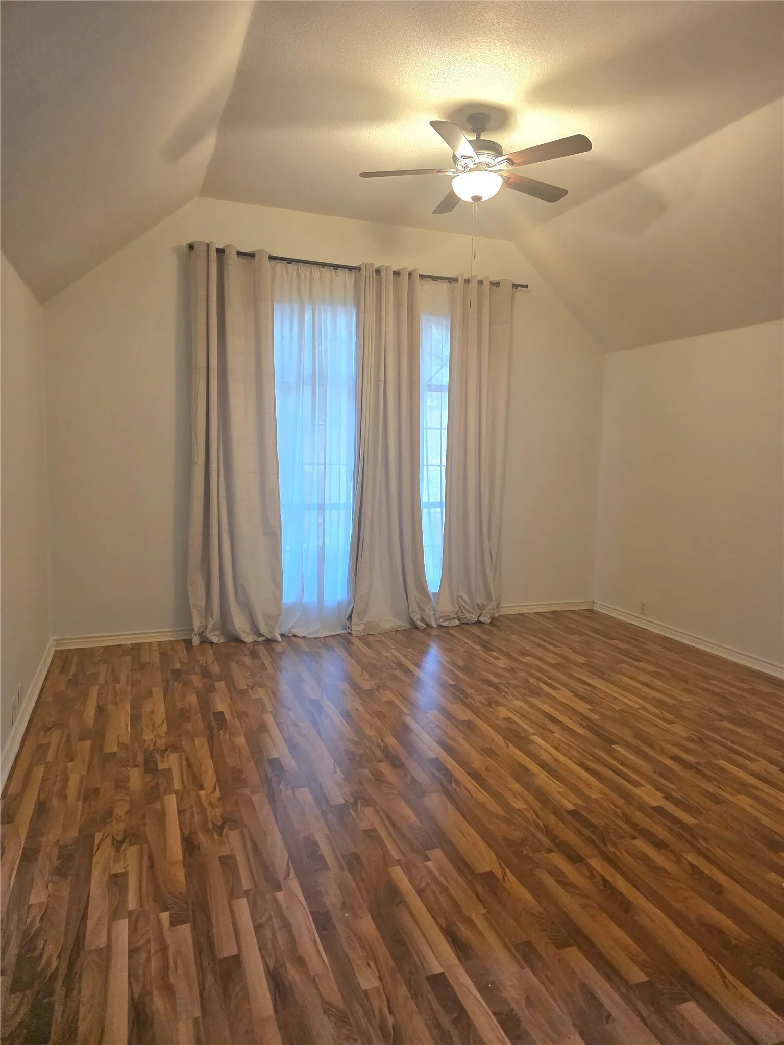 Single Family Residence For Rent in Rockwall County , 207 Julian Drive, Rockwall, Texas 75087, 3 Bedroom, 2 Bathroom, 2 Garage spaces, 2,280 Sqft, built in 1997, mls#21357178, Real Estate Agent in Rockwall, Homes For Rent in Rockwall county, Homes For Rent in Rockwall, Realtor in Rockwall Texas, Real Estate Brokerage Independent Realty Texas, Luminita Cordes Realtor