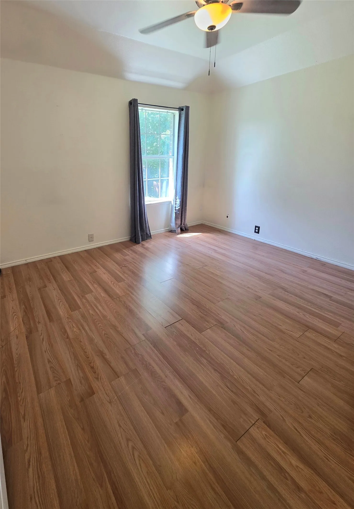 Single Family Residence For Rent in Rockwall County , 207 Julian Drive, Rockwall, Texas 75087, 3 Bedroom, 2 Bathroom, 2 Garage spaces, 2,280 Sqft, built in 1997, mls#21357178, Real Estate Agent in Rockwall, Homes For Rent in Rockwall county, Homes For Rent in Rockwall, Realtor in Rockwall Texas, Real Estate Brokerage Independent Realty Texas, Luminita Cordes Realtor