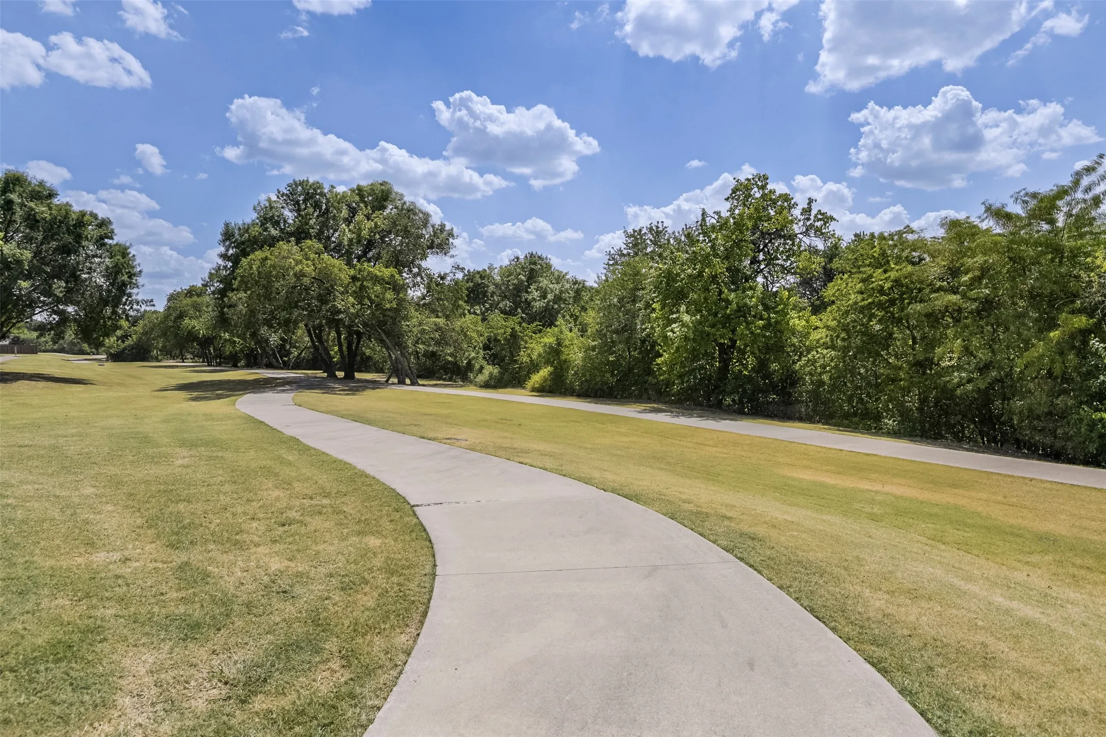 Walking distance to Chisholm Trail