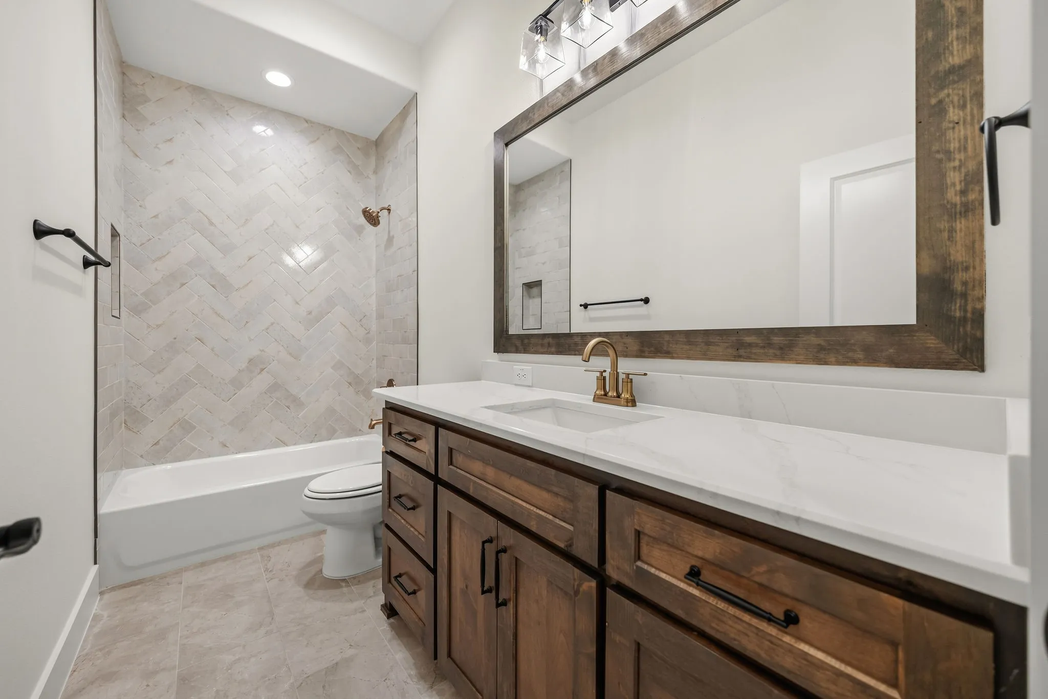 Chevron-patterned tile bath surround with a built-in niche