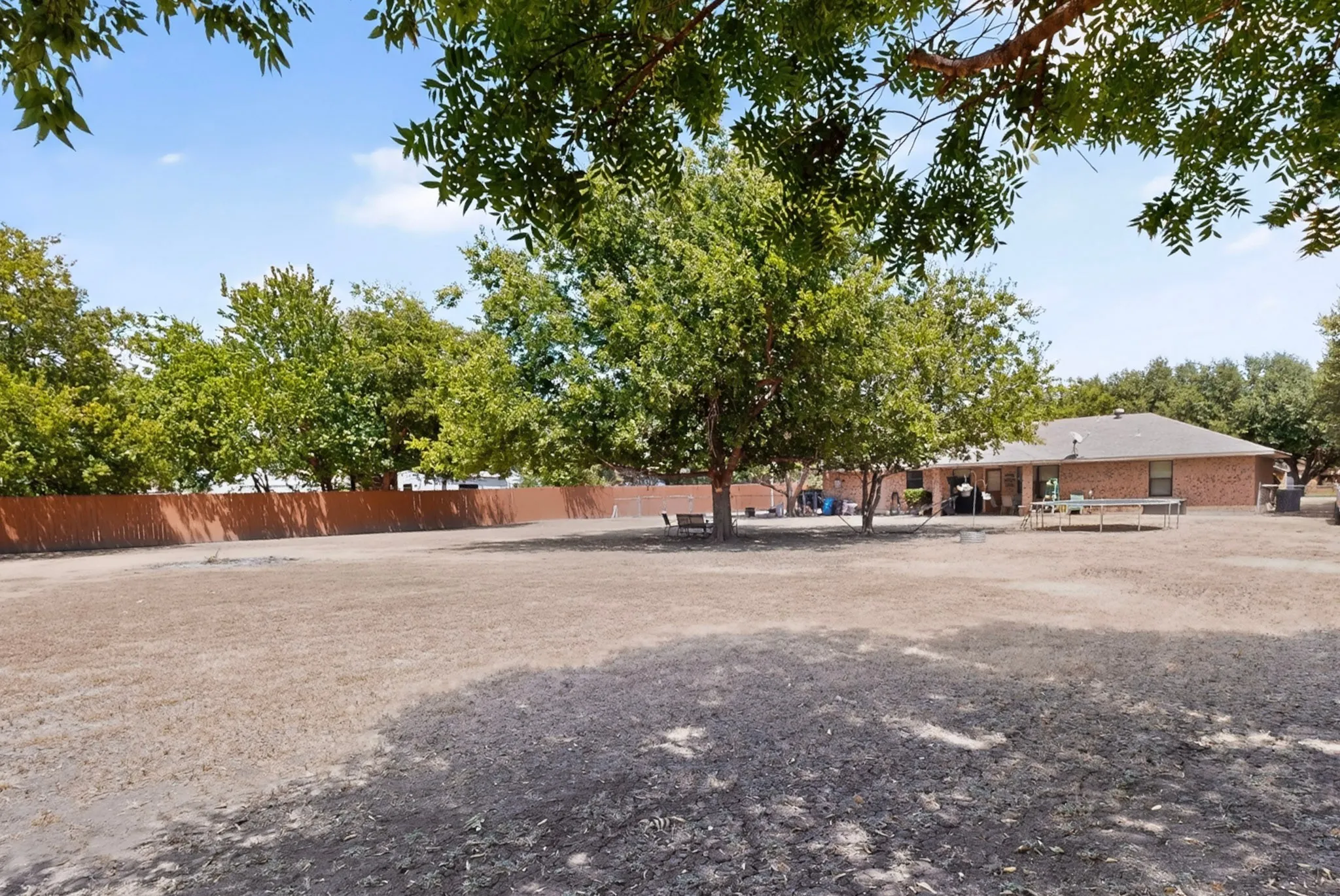 Single Family Residence For Sale in Ellis County , 105 Prairie Creek Road, Red Oak, Texas 75154, 3 Bedroom, 2 Bathroom, 2 Garage spaces, 1,420 Sqft, built in 1983, mls#21358588, Real Estate Agent in Red Oak, Homes For Sale in Ellis county, Homes For Sale in Red Oak, Realtor in Red Oak Texas, Real Estate Brokerage Independent Realty Texas, Luminita Cordes Realtor