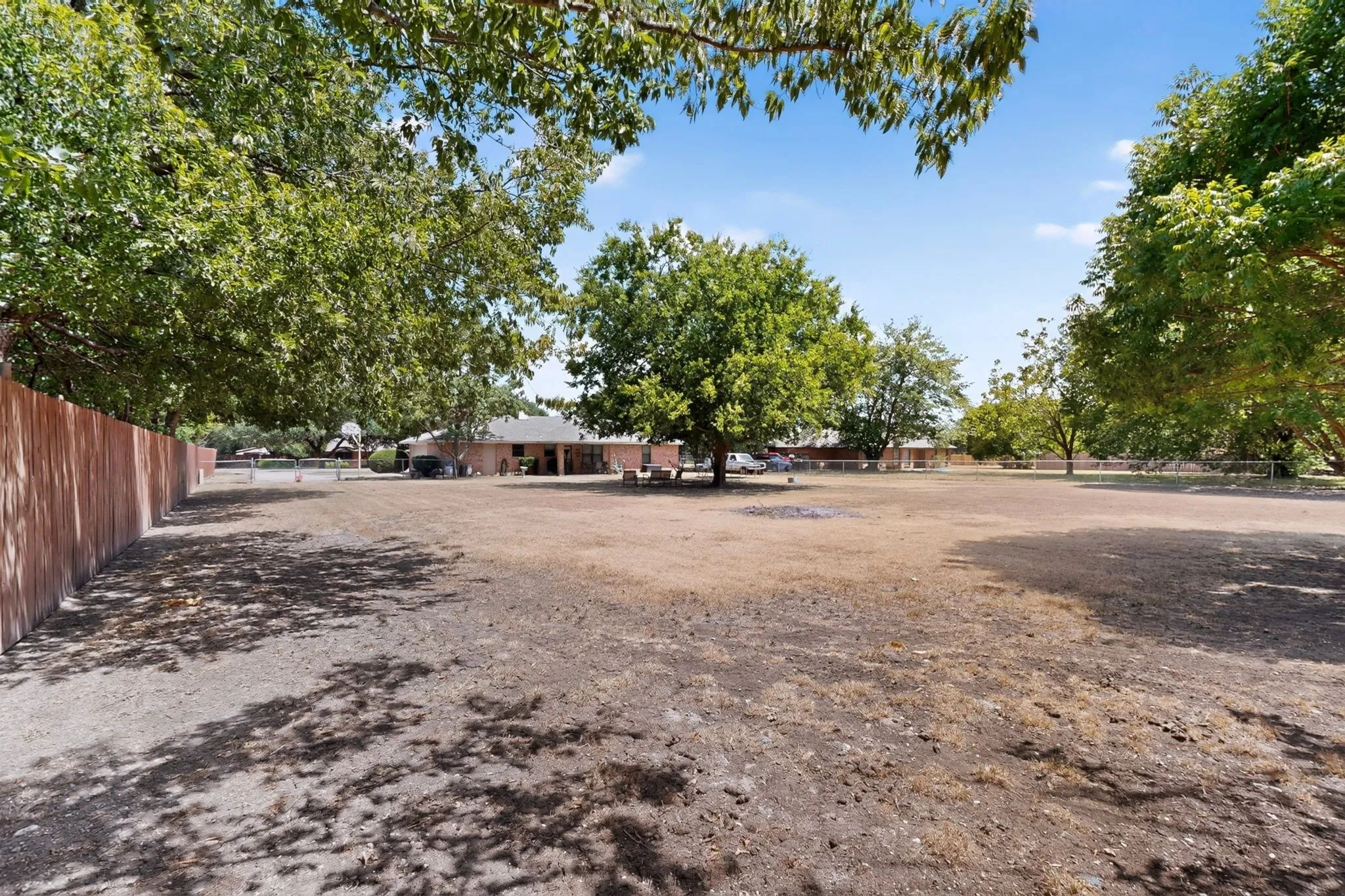 Single Family Residence For Sale in Ellis County , 105 Prairie Creek Road, Red Oak, Texas 75154, 3 Bedroom, 2 Bathroom, 2 Garage spaces, 1,420 Sqft, built in 1983, mls#21358588, Real Estate Agent in Red Oak, Homes For Sale in Ellis county, Homes For Sale in Red Oak, Realtor in Red Oak Texas, Real Estate Brokerage Independent Realty Texas, Luminita Cordes Realtor