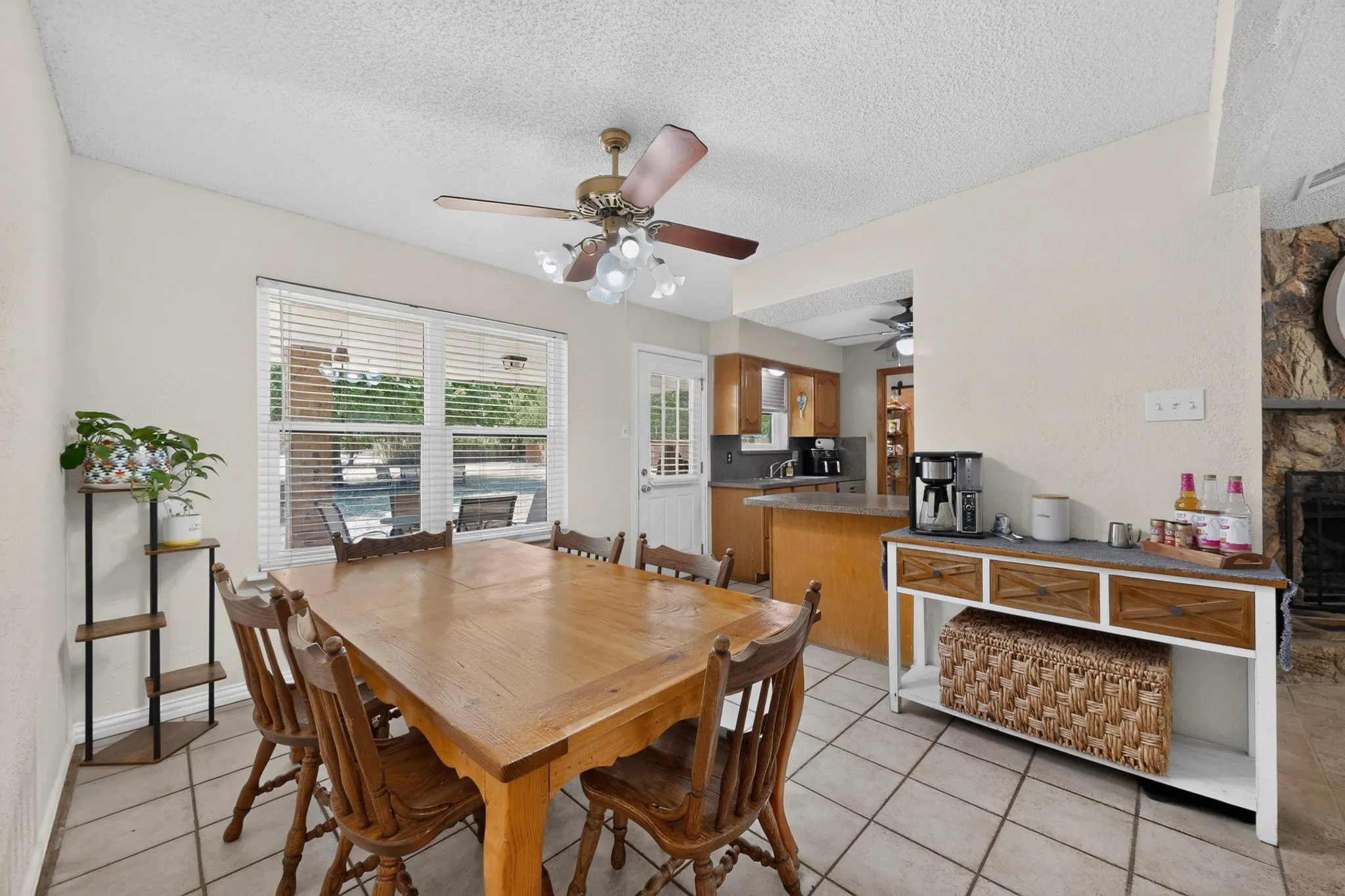 Single Family Residence For Sale in Ellis County , 105 Prairie Creek Road, Red Oak, Texas 75154, 3 Bedroom, 2 Bathroom, 2 Garage spaces, 1,420 Sqft, built in 1983, mls#21358588, Real Estate Agent in Red Oak, Homes For Sale in Ellis county, Homes For Sale in Red Oak, Realtor in Red Oak Texas, Real Estate Brokerage Independent Realty Texas, Luminita Cordes Realtor