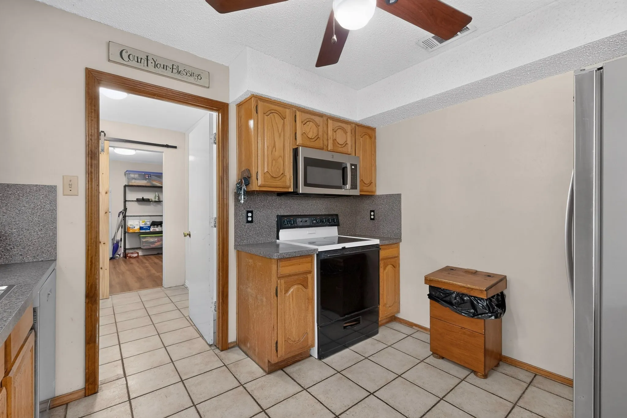 Single Family Residence For Sale in Ellis County , 105 Prairie Creek Road, Red Oak, Texas 75154, 3 Bedroom, 2 Bathroom, 2 Garage spaces, 1,420 Sqft, built in 1983, mls#21358588, Real Estate Agent in Red Oak, Homes For Sale in Ellis county, Homes For Sale in Red Oak, Realtor in Red Oak Texas, Real Estate Brokerage Independent Realty Texas, Luminita Cordes Realtor