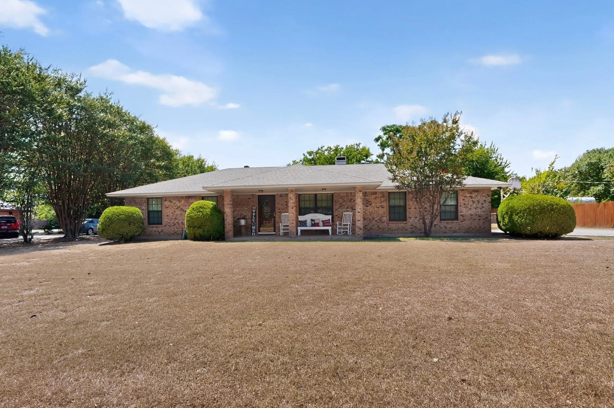 Single Family Residence For Sale in Ellis County , 105 Prairie Creek Road, Red Oak, Texas 75154, 3 Bedroom, 2 Bathroom, 2 Garage spaces, 1,420 Sqft, built in 1983, mls#21358588, Real Estate Agent in Red Oak, Homes For Sale in Ellis county, Homes For Sale in Red Oak, Realtor in Red Oak Texas, Real Estate Brokerage Independent Realty Texas, Luminita Cordes Realtor