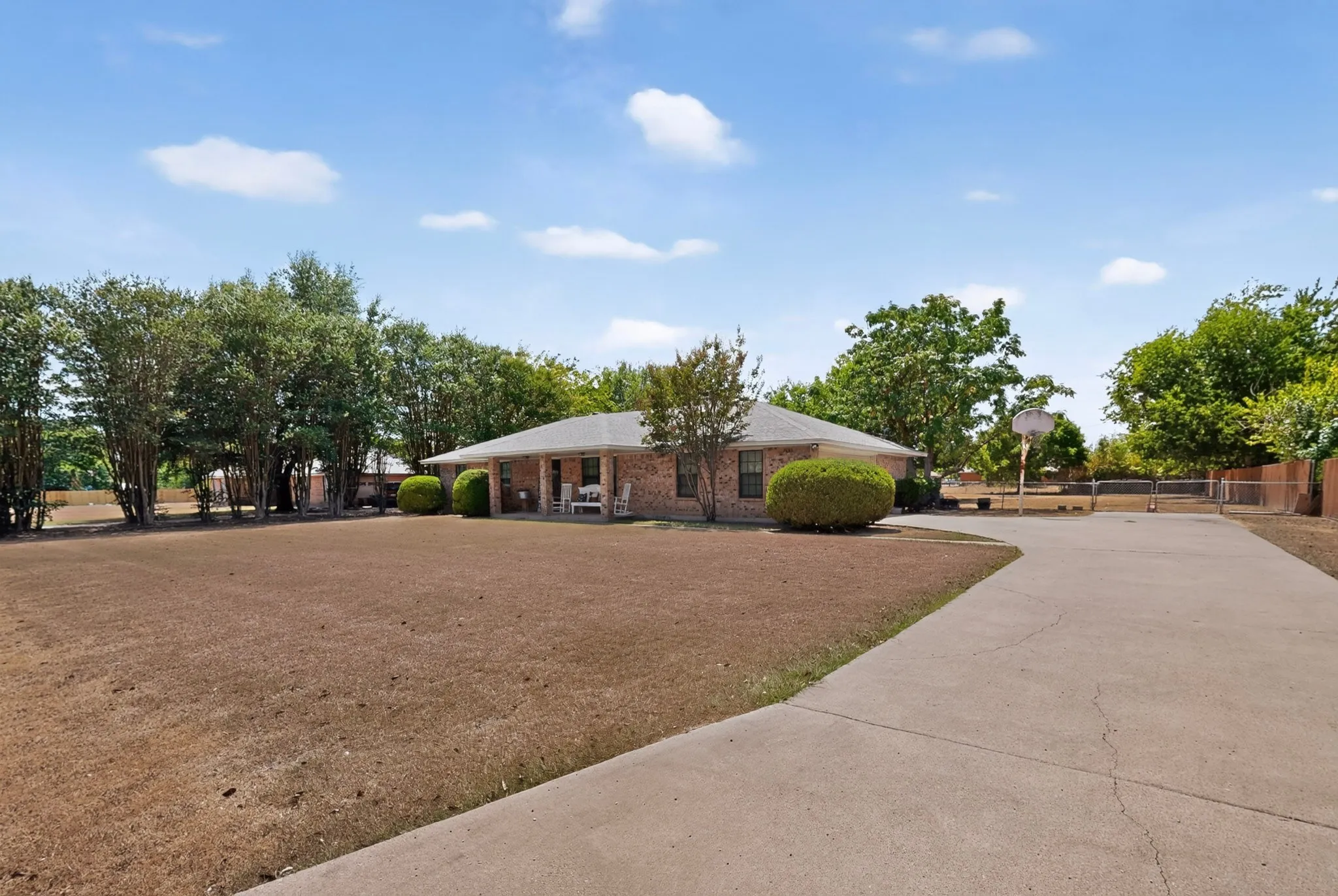 Single Family Residence For Sale in Ellis County , 105 Prairie Creek Road, Red Oak, Texas 75154, 3 Bedroom, 2 Bathroom, 2 Garage spaces, 1,420 Sqft, built in 1983, mls#21358588, Real Estate Agent in Red Oak, Homes For Sale in Ellis county, Homes For Sale in Red Oak, Realtor in Red Oak Texas, Real Estate Brokerage Independent Realty Texas, Luminita Cordes Realtor