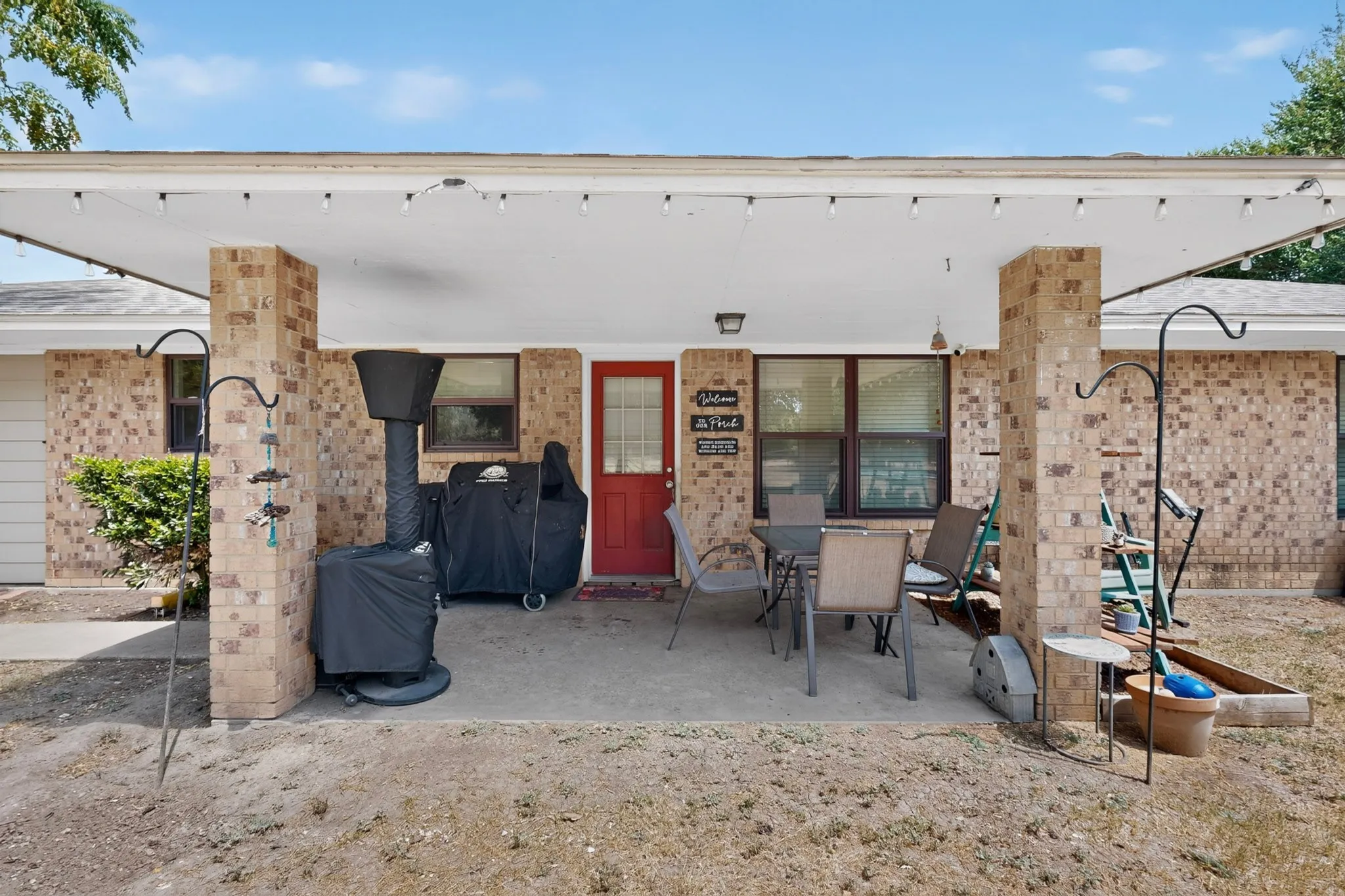 Single Family Residence For Sale in Ellis County , 105 Prairie Creek Road, Red Oak, Texas 75154, 3 Bedroom, 2 Bathroom, 2 Garage spaces, 1,420 Sqft, built in 1983, mls#21358588, Real Estate Agent in Red Oak, Homes For Sale in Ellis county, Homes For Sale in Red Oak, Realtor in Red Oak Texas, Real Estate Brokerage Independent Realty Texas, Luminita Cordes Realtor