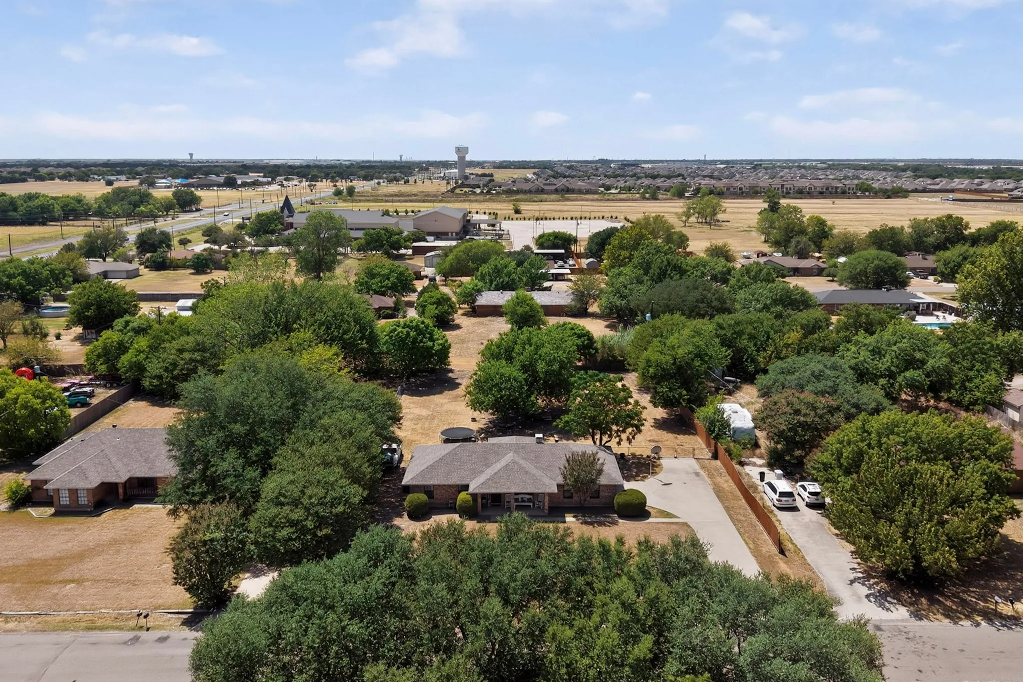 Single Family Residence For Sale in Ellis County , 105 Prairie Creek Road, Red Oak, Texas 75154, 3 Bedroom, 2 Bathroom, 2 Garage spaces, 1,420 Sqft, built in 1983, mls#21358588, Real Estate Agent in Red Oak, Homes For Sale in Ellis county, Homes For Sale in Red Oak, Realtor in Red Oak Texas, Real Estate Brokerage Independent Realty Texas, Luminita Cordes Realtor