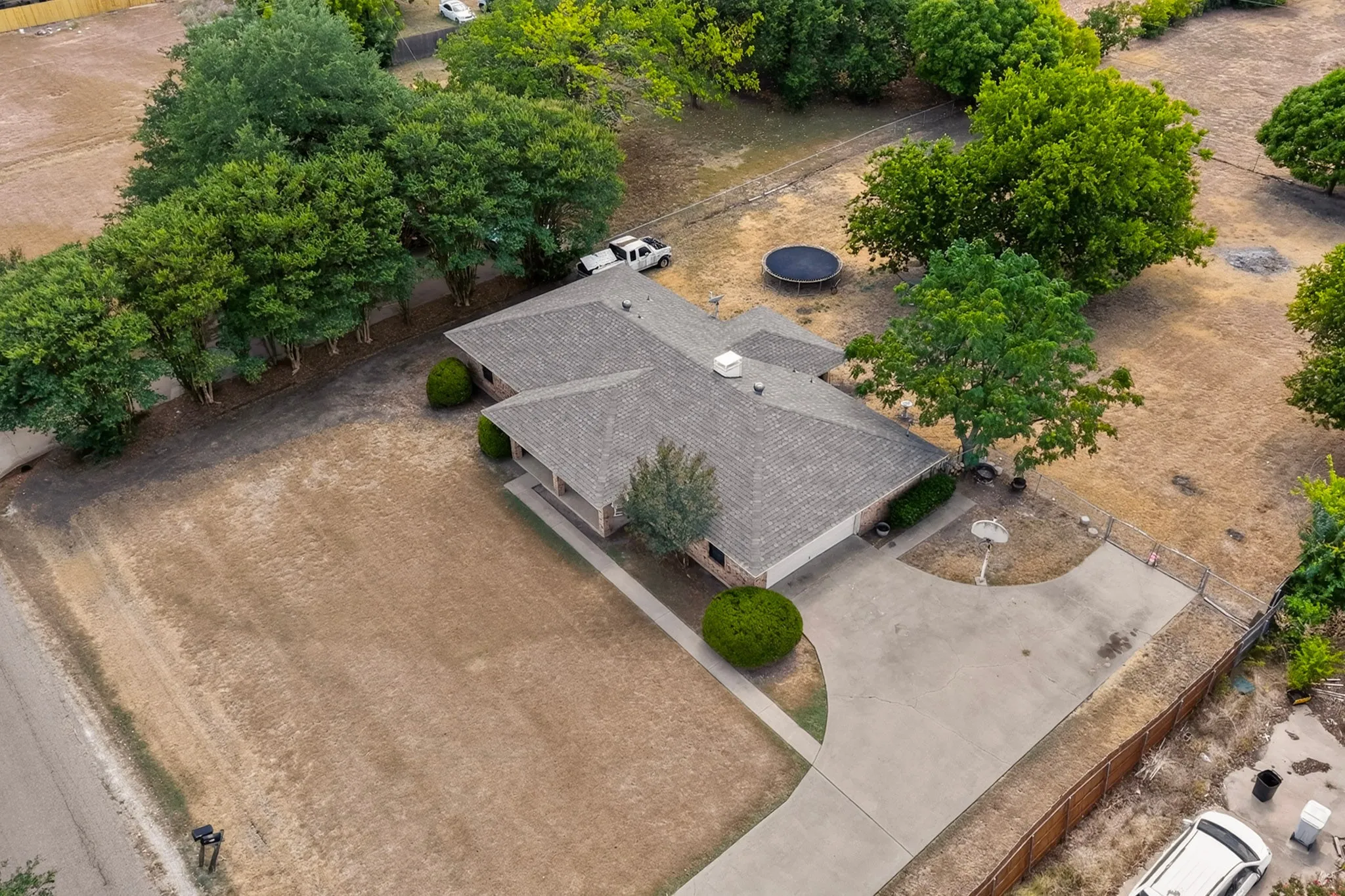 Single Family Residence For Sale in Ellis County , 105 Prairie Creek Road, Red Oak, Texas 75154, 3 Bedroom, 2 Bathroom, 2 Garage spaces, 1,420 Sqft, built in 1983, mls#21358588, Real Estate Agent in Red Oak, Homes For Sale in Ellis county, Homes For Sale in Red Oak, Realtor in Red Oak Texas, Real Estate Brokerage Independent Realty Texas, Luminita Cordes Realtor