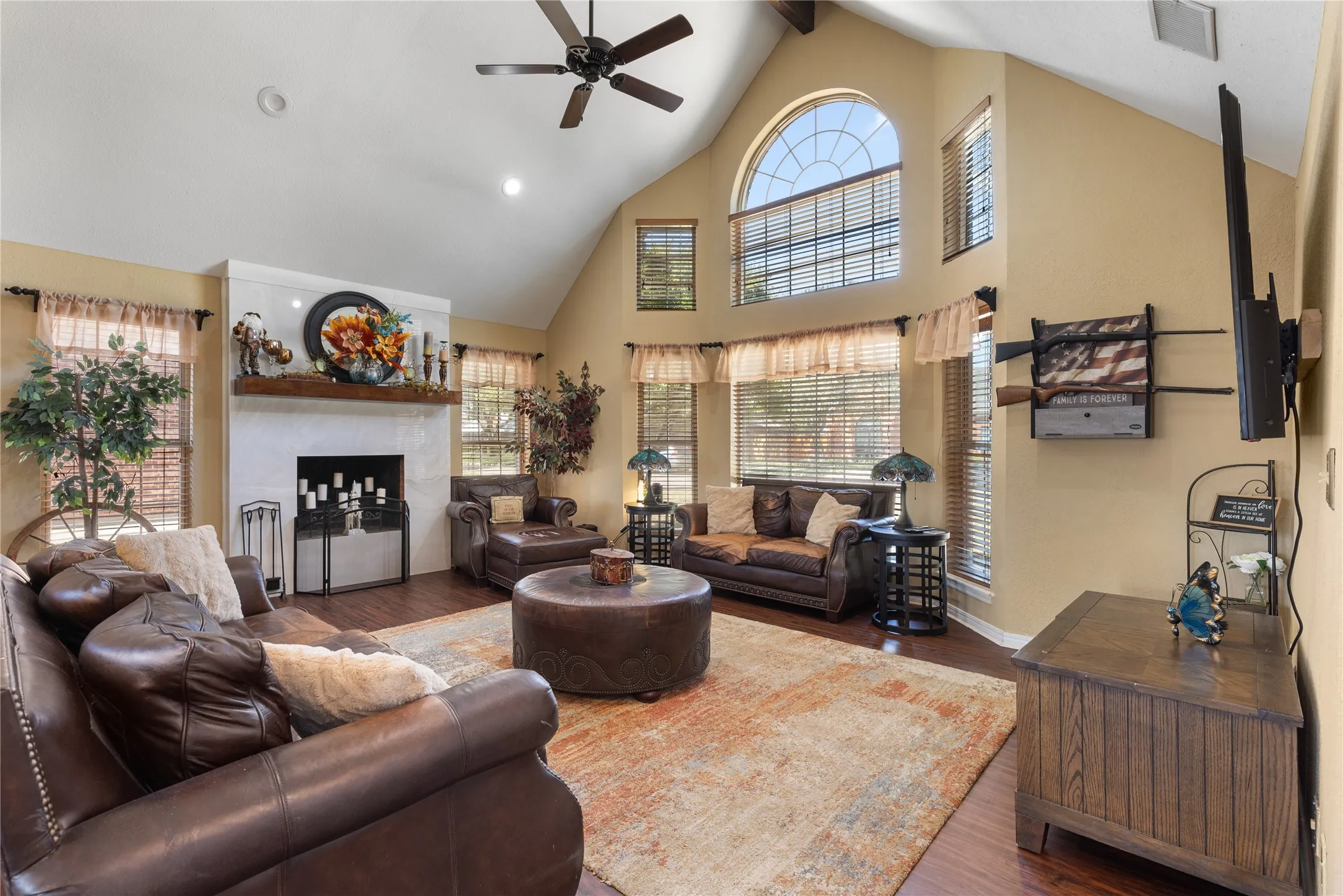 Single Family Residence For Sale in Wichita County , 817 Arapaho Drive, Burkburnett, Texas 76354, 3 Bedroom, 2 Bathroom, 2 Garage spaces, 1,938 Sqft, built in 1986, mls#21356827, Real Estate Agent in Burkburnett, Homes For Sale in Wichita county, Homes For Sale in Burkburnett, Realtor in Burkburnett Texas, Real Estate Brokerage Independent Realty Texas, Luminita Cordes Realtor