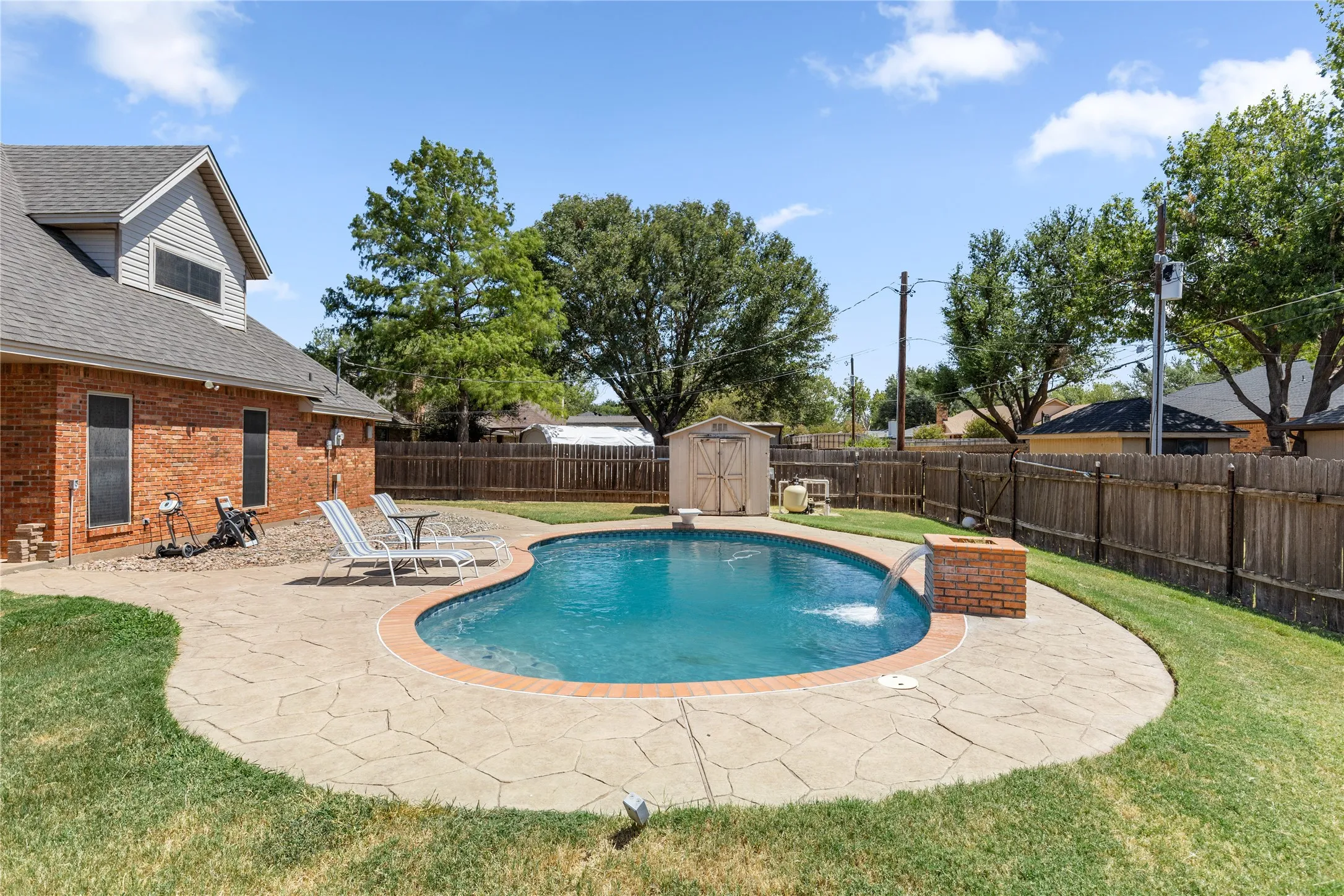 Single Family Residence For Sale in Wichita County , 817 Arapaho Drive, Burkburnett, Texas 76354, 3 Bedroom, 2 Bathroom, 2 Garage spaces, 1,938 Sqft, built in 1986, mls#21356827, Real Estate Agent in Burkburnett, Homes For Sale in Wichita county, Homes For Sale in Burkburnett, Realtor in Burkburnett Texas, Real Estate Brokerage Independent Realty Texas, Luminita Cordes Realtor