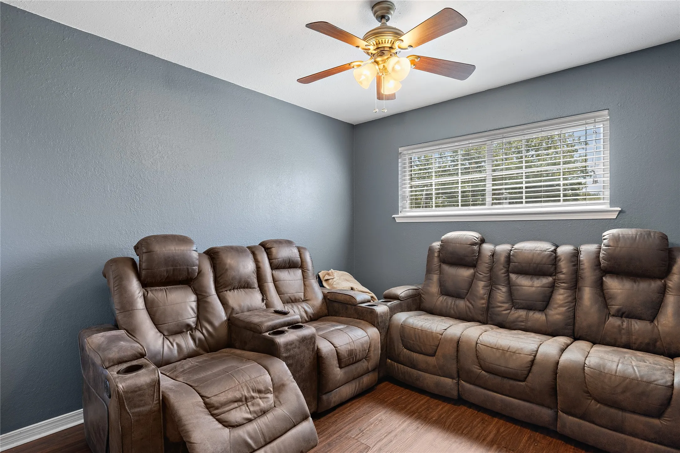 Single Family Residence For Sale in Wichita County , 817 Arapaho Drive, Burkburnett, Texas 76354, 3 Bedroom, 2 Bathroom, 2 Garage spaces, 1,938 Sqft, built in 1986, mls#21356827, Real Estate Agent in Burkburnett, Homes For Sale in Wichita county, Homes For Sale in Burkburnett, Realtor in Burkburnett Texas, Real Estate Brokerage Independent Realty Texas, Luminita Cordes Realtor