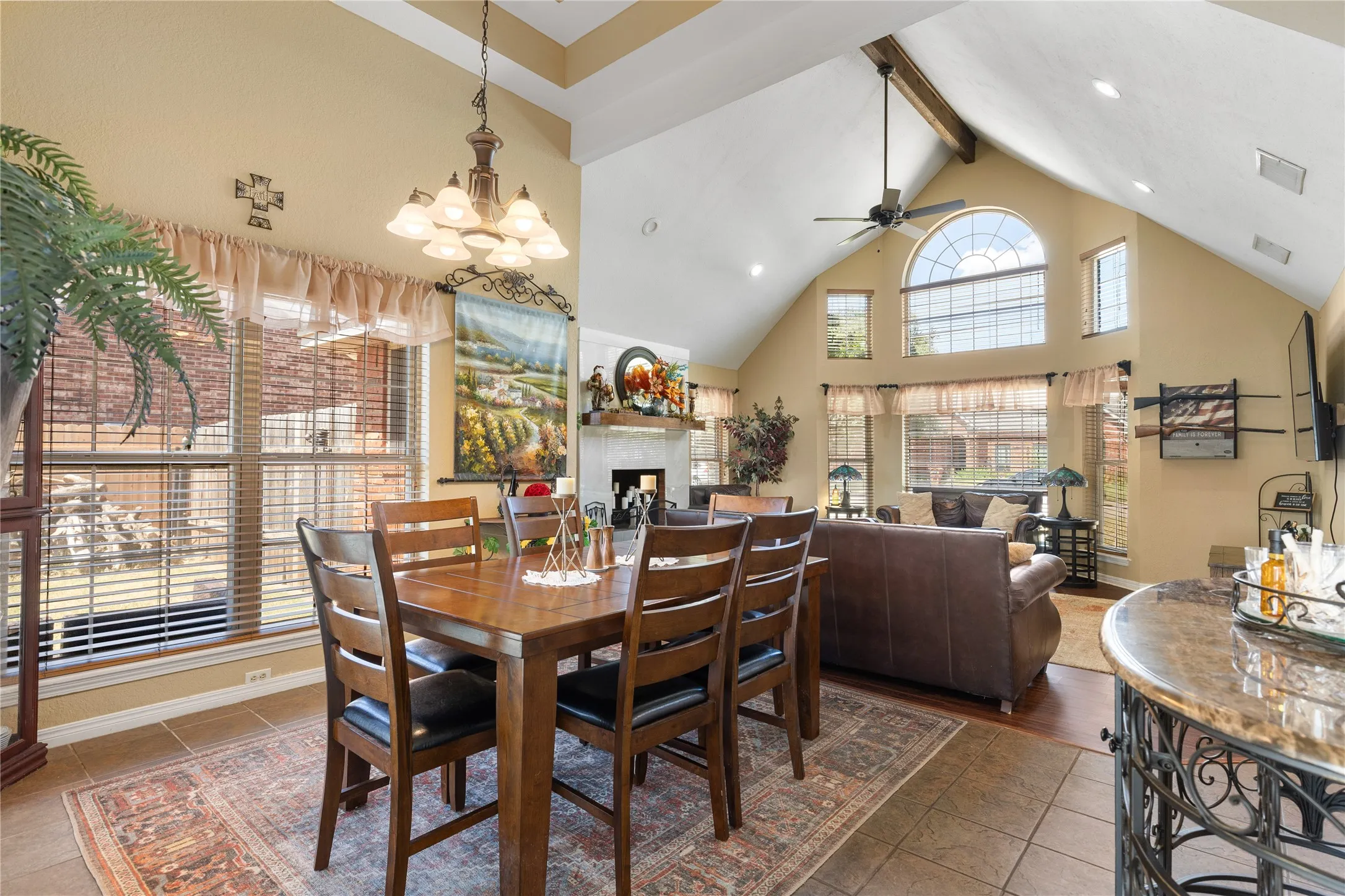 Single Family Residence For Sale in Wichita County , 817 Arapaho Drive, Burkburnett, Texas 76354, 3 Bedroom, 2 Bathroom, 2 Garage spaces, 1,938 Sqft, built in 1986, mls#21356827, Real Estate Agent in Burkburnett, Homes For Sale in Wichita county, Homes For Sale in Burkburnett, Realtor in Burkburnett Texas, Real Estate Brokerage Independent Realty Texas, Luminita Cordes Realtor