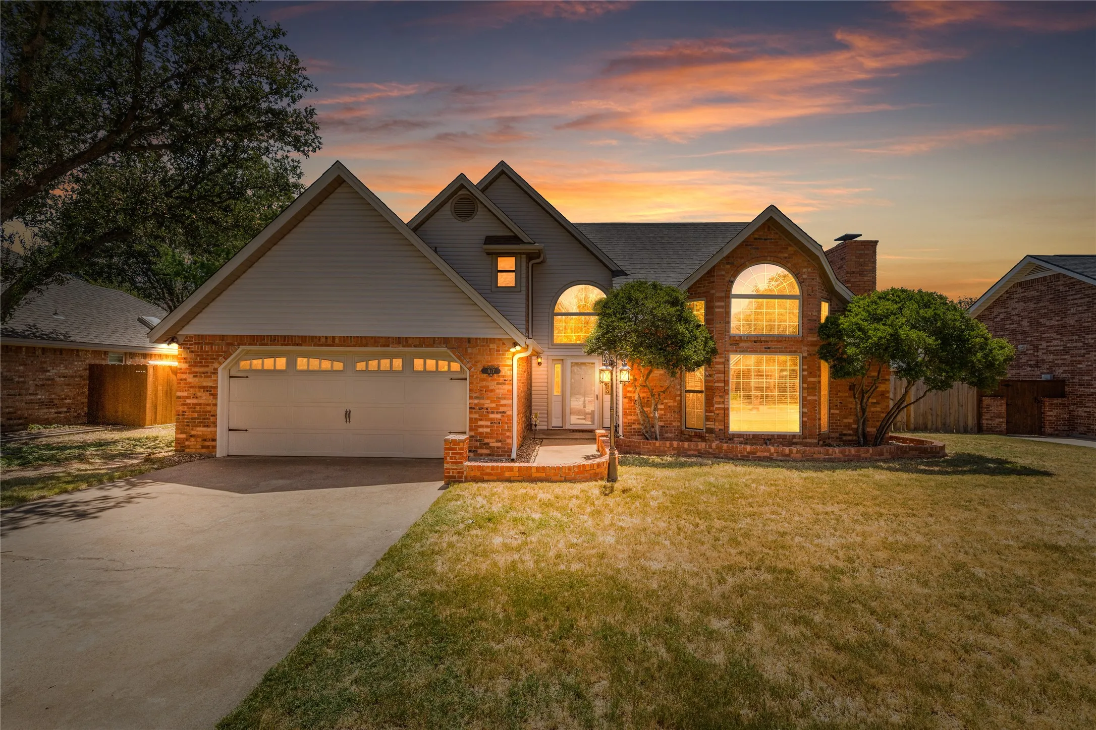Single Family Residence For Sale in Wichita County , 817 Arapaho Drive, Burkburnett, Texas 76354, 3 Bedroom, 2 Bathroom, 2 Garage spaces, 1,938 Sqft, built in 1986, mls#21356827, Real Estate Agent in Burkburnett, Homes For Sale in Wichita county, Homes For Sale in Burkburnett, Realtor in Burkburnett Texas, Real Estate Brokerage Independent Realty Texas, Luminita Cordes Realtor