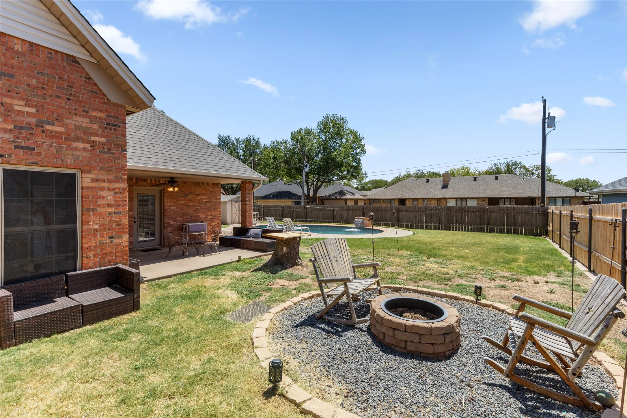 Single Family Residence For Sale in Wichita County , 817 Arapaho Drive, Burkburnett, Texas 76354, 3 Bedroom, 2 Bathroom, 2 Garage spaces, 1,938 Sqft, built in 1986, mls#21356827, Real Estate Agent in Burkburnett, Homes For Sale in Wichita county, Homes For Sale in Burkburnett, Realtor in Burkburnett Texas, Real Estate Brokerage Independent Realty Texas, Luminita Cordes Realtor