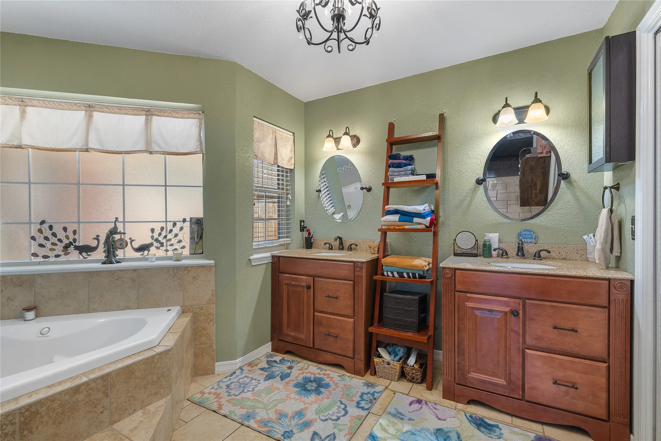 Single Family Residence For Sale in Wichita County , 817 Arapaho Drive, Burkburnett, Texas 76354, 3 Bedroom, 2 Bathroom, 2 Garage spaces, 1,938 Sqft, built in 1986, mls#21356827, Real Estate Agent in Burkburnett, Homes For Sale in Wichita county, Homes For Sale in Burkburnett, Realtor in Burkburnett Texas, Real Estate Brokerage Independent Realty Texas, Luminita Cordes Realtor