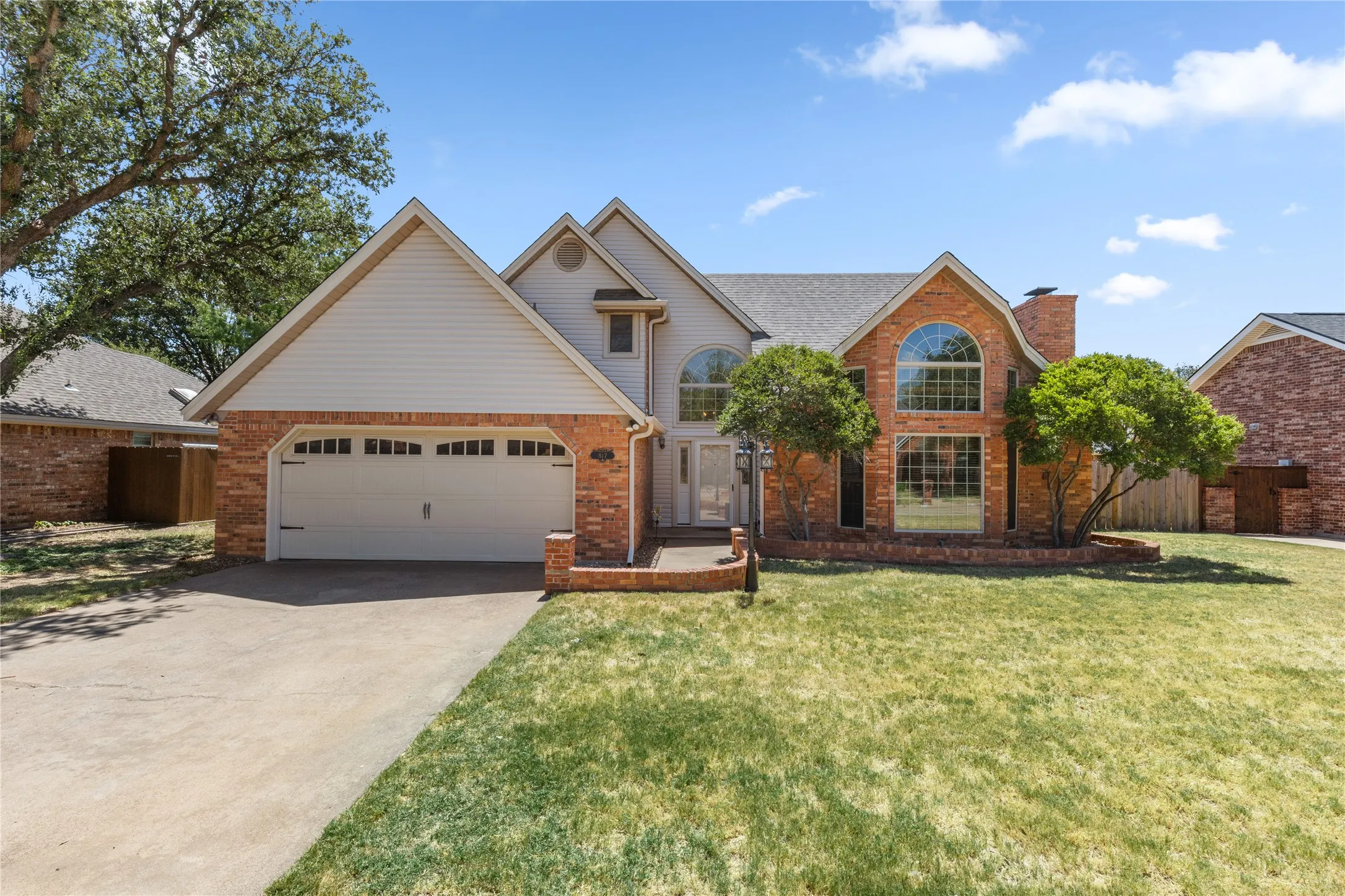 Single Family Residence For Sale in Wichita County , 817 Arapaho Drive, Burkburnett, Texas 76354, 3 Bedroom, 2 Bathroom, 2 Garage spaces, 1,938 Sqft, built in 1986, mls#21356827, Real Estate Agent in Burkburnett, Homes For Sale in Wichita county, Homes For Sale in Burkburnett, Realtor in Burkburnett Texas, Real Estate Brokerage Independent Realty Texas, Luminita Cordes Realtor