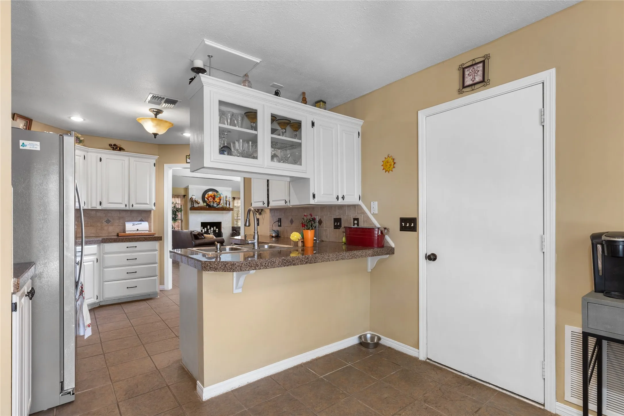 Single Family Residence For Sale in Wichita County , 817 Arapaho Drive, Burkburnett, Texas 76354, 3 Bedroom, 2 Bathroom, 2 Garage spaces, 1,938 Sqft, built in 1986, mls#21356827, Real Estate Agent in Burkburnett, Homes For Sale in Wichita county, Homes For Sale in Burkburnett, Realtor in Burkburnett Texas, Real Estate Brokerage Independent Realty Texas, Luminita Cordes Realtor