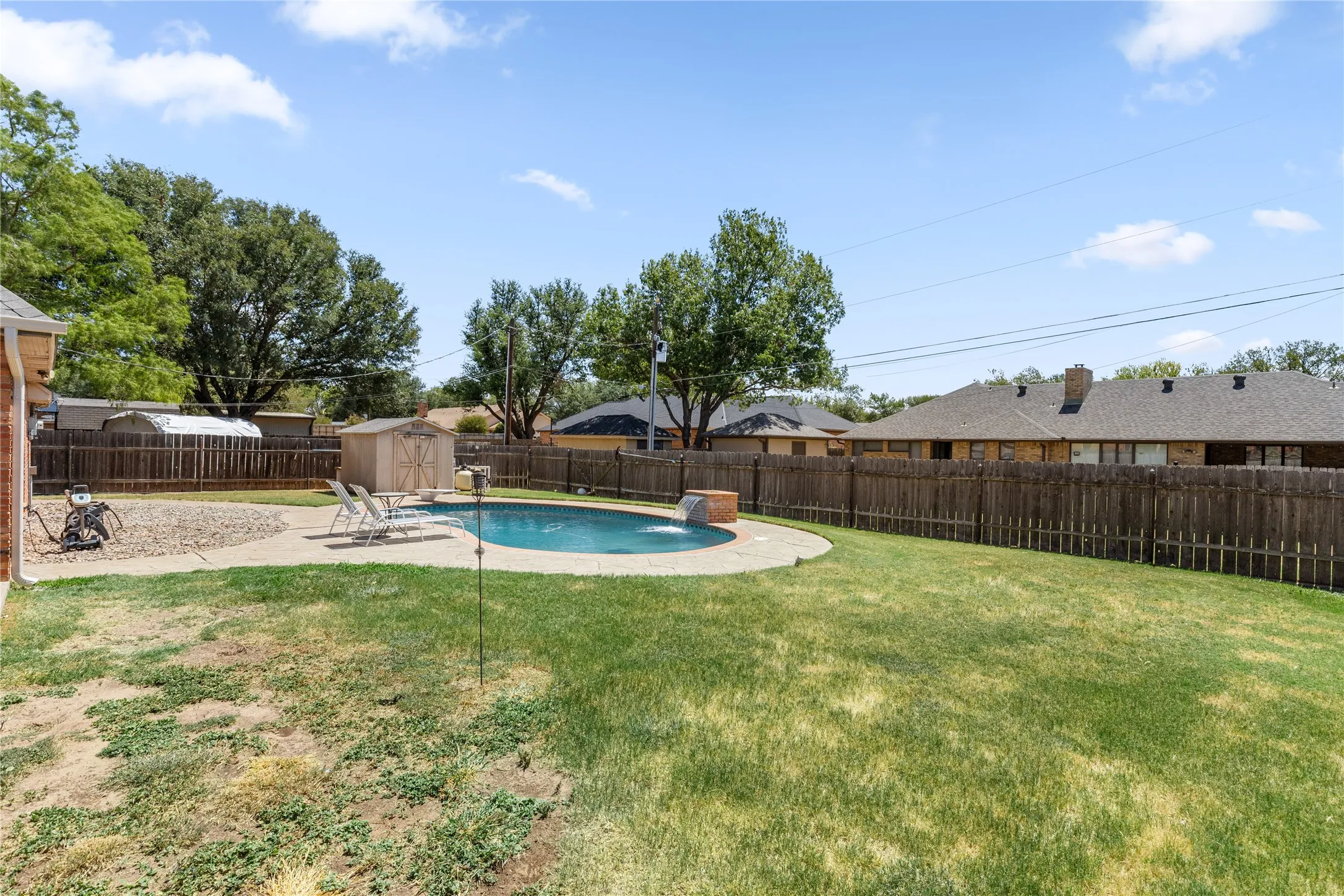 Single Family Residence For Sale in Wichita County , 817 Arapaho Drive, Burkburnett, Texas 76354, 3 Bedroom, 2 Bathroom, 2 Garage spaces, 1,938 Sqft, built in 1986, mls#21356827, Real Estate Agent in Burkburnett, Homes For Sale in Wichita county, Homes For Sale in Burkburnett, Realtor in Burkburnett Texas, Real Estate Brokerage Independent Realty Texas, Luminita Cordes Realtor
