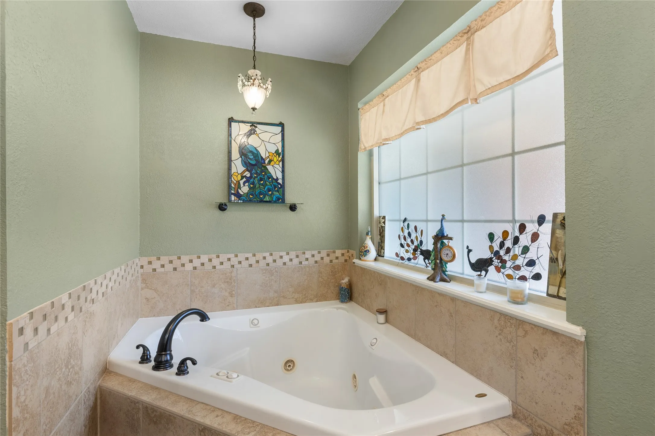 Single Family Residence For Sale in Wichita County , 817 Arapaho Drive, Burkburnett, Texas 76354, 3 Bedroom, 2 Bathroom, 2 Garage spaces, 1,938 Sqft, built in 1986, mls#21356827, Real Estate Agent in Burkburnett, Homes For Sale in Wichita county, Homes For Sale in Burkburnett, Realtor in Burkburnett Texas, Real Estate Brokerage Independent Realty Texas, Luminita Cordes Realtor