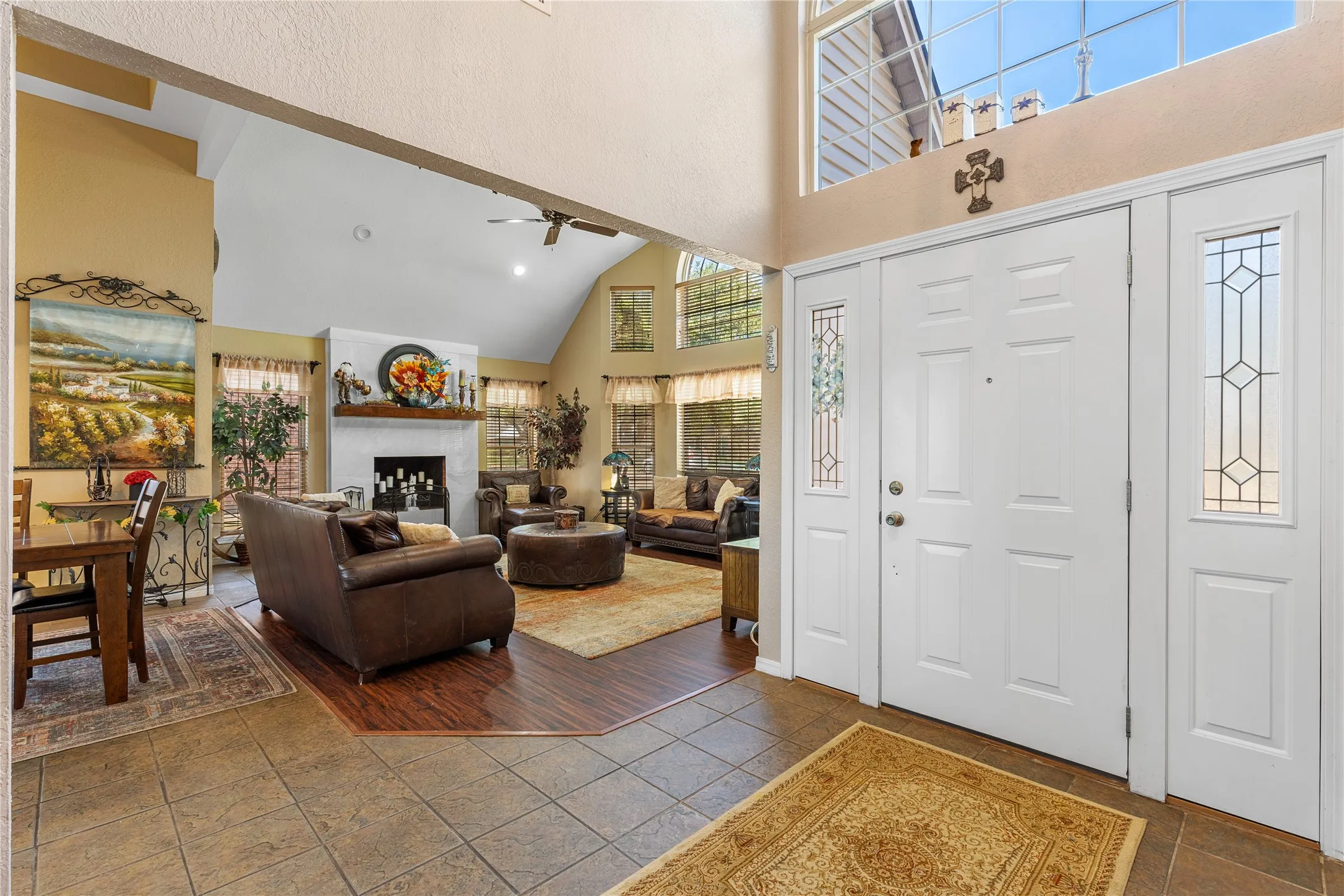 Single Family Residence For Sale in Wichita County , 817 Arapaho Drive, Burkburnett, Texas 76354, 3 Bedroom, 2 Bathroom, 2 Garage spaces, 1,938 Sqft, built in 1986, mls#21356827, Real Estate Agent in Burkburnett, Homes For Sale in Wichita county, Homes For Sale in Burkburnett, Realtor in Burkburnett Texas, Real Estate Brokerage Independent Realty Texas, Luminita Cordes Realtor