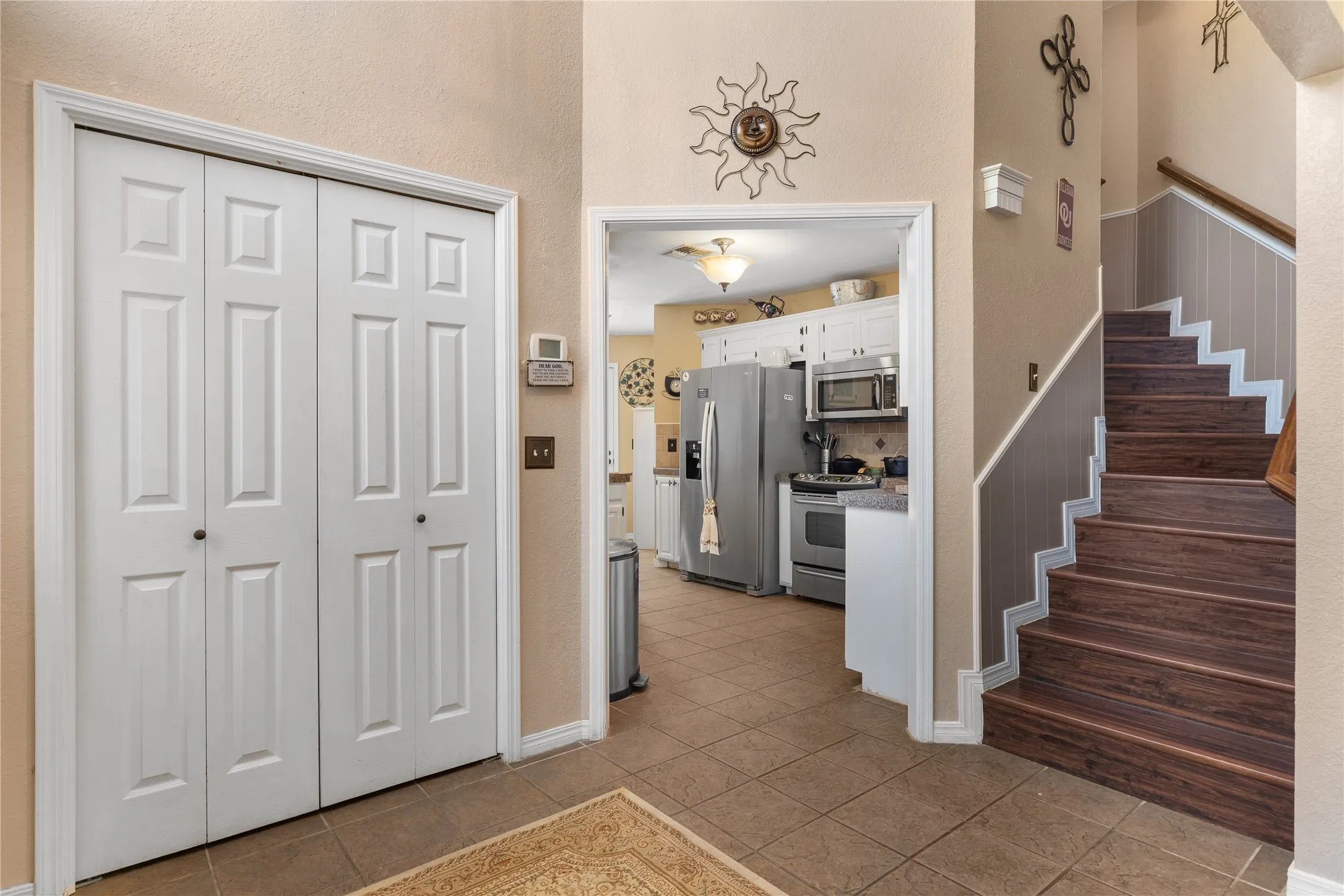 Single Family Residence For Sale in Wichita County , 817 Arapaho Drive, Burkburnett, Texas 76354, 3 Bedroom, 2 Bathroom, 2 Garage spaces, 1,938 Sqft, built in 1986, mls#21356827, Real Estate Agent in Burkburnett, Homes For Sale in Wichita county, Homes For Sale in Burkburnett, Realtor in Burkburnett Texas, Real Estate Brokerage Independent Realty Texas, Luminita Cordes Realtor