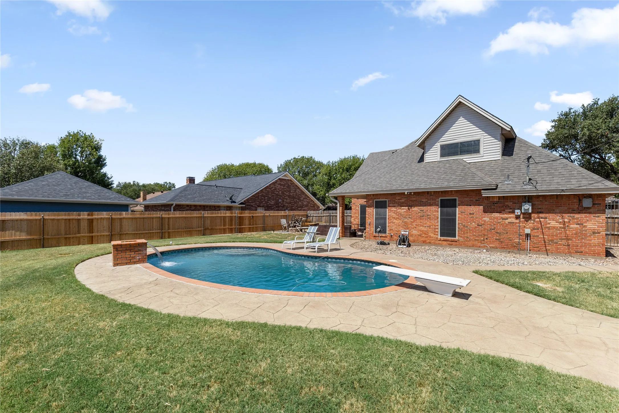 Single Family Residence For Sale in Wichita County , 817 Arapaho Drive, Burkburnett, Texas 76354, 3 Bedroom, 2 Bathroom, 2 Garage spaces, 1,938 Sqft, built in 1986, mls#21356827, Real Estate Agent in Burkburnett, Homes For Sale in Wichita county, Homes For Sale in Burkburnett, Realtor in Burkburnett Texas, Real Estate Brokerage Independent Realty Texas, Luminita Cordes Realtor