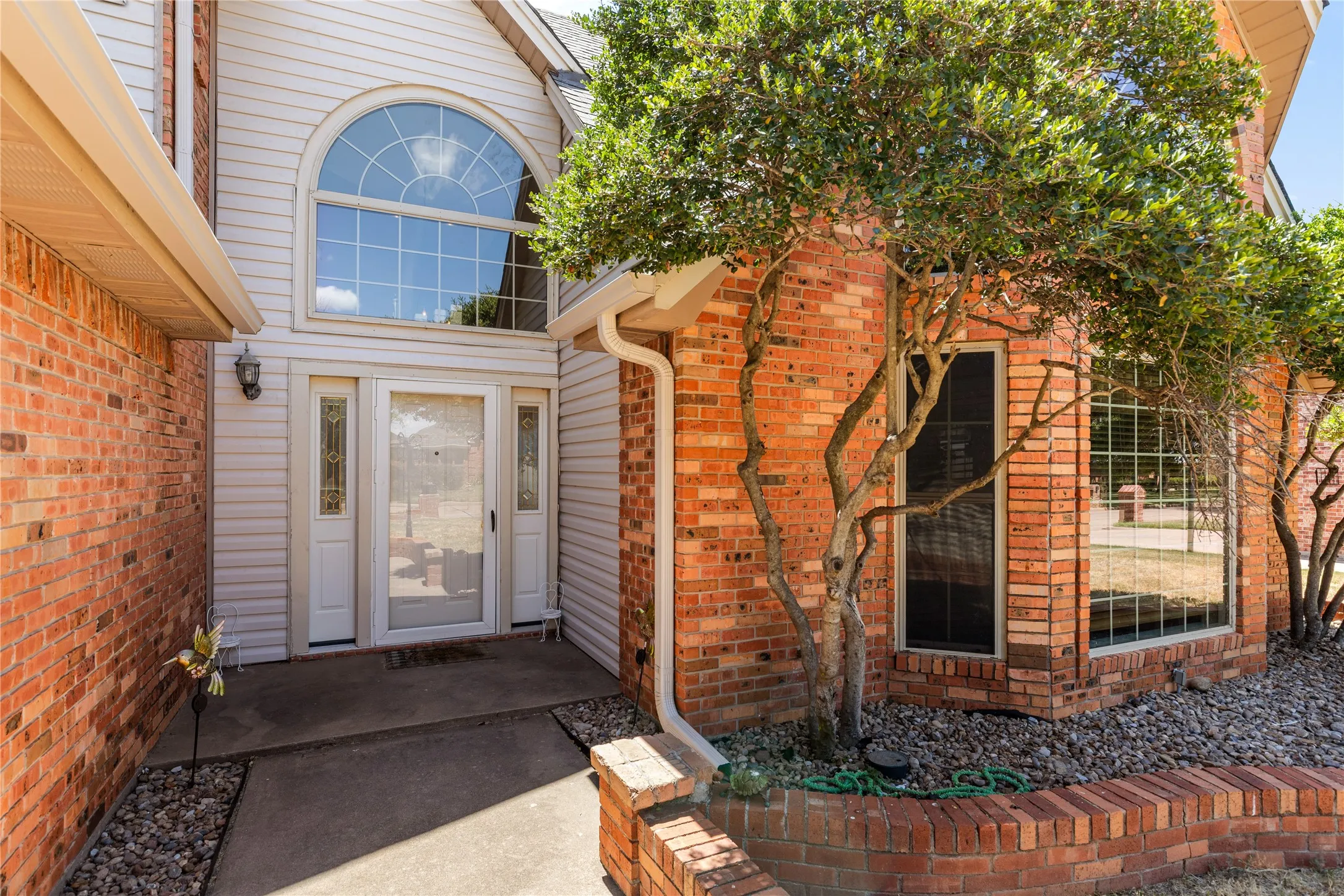 Single Family Residence For Sale in Wichita County , 817 Arapaho Drive, Burkburnett, Texas 76354, 3 Bedroom, 2 Bathroom, 2 Garage spaces, 1,938 Sqft, built in 1986, mls#21356827, Real Estate Agent in Burkburnett, Homes For Sale in Wichita county, Homes For Sale in Burkburnett, Realtor in Burkburnett Texas, Real Estate Brokerage Independent Realty Texas, Luminita Cordes Realtor