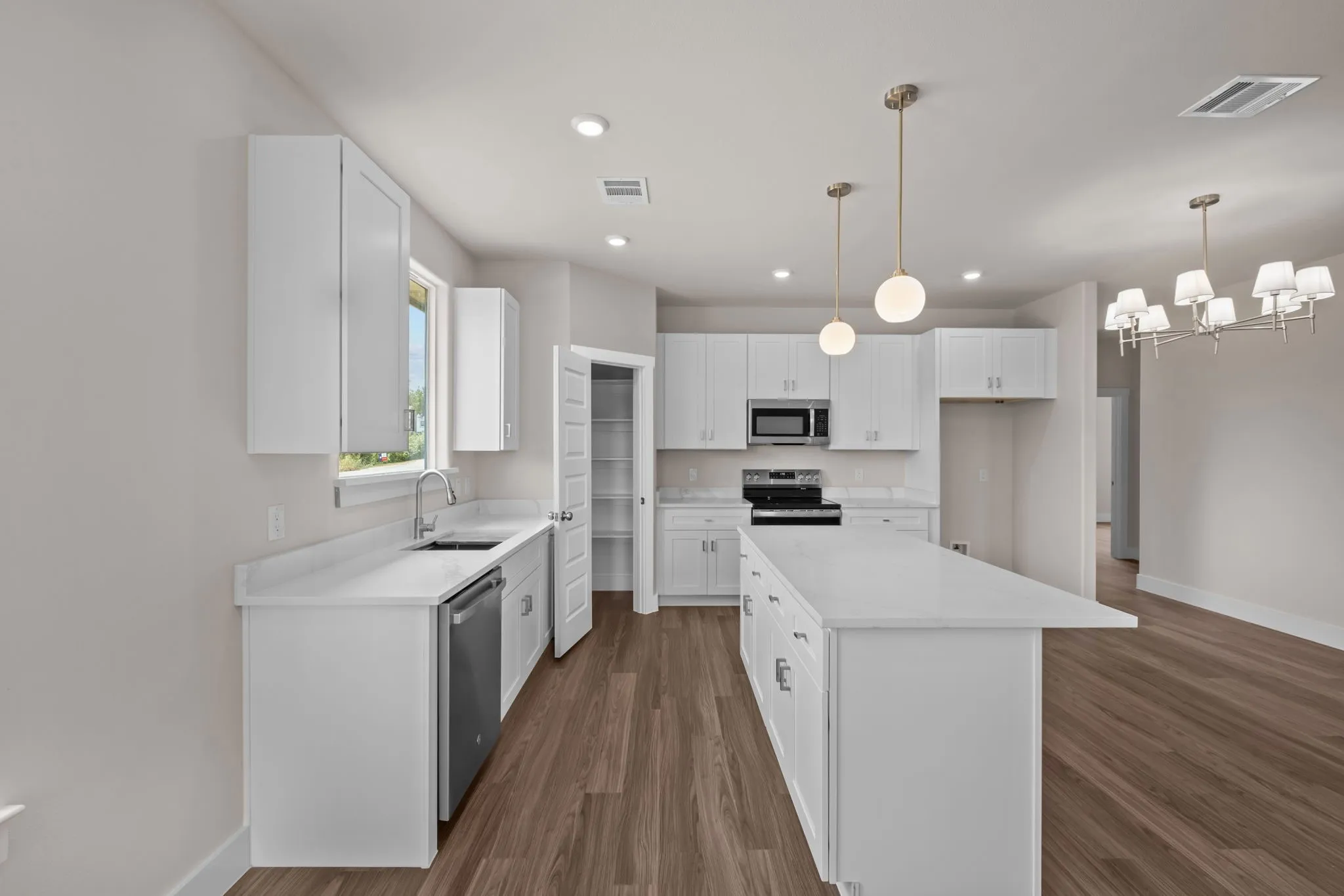 Single Family Residence For Sale in Hood County , 2623 Creekview Drive, Granbury, Texas 76048, 3 Bedroom, 2 Bathroom, 1 Garage spaces, 1,313 Sqft, built in 2026, mls#21355993, Real Estate Agent in Granbury, Homes For Sale in Hood county, Homes For Sale in Granbury, Realtor in Granbury Texas, Real Estate Brokerage Independent Realty Texas, Luminita Cordes Realtor