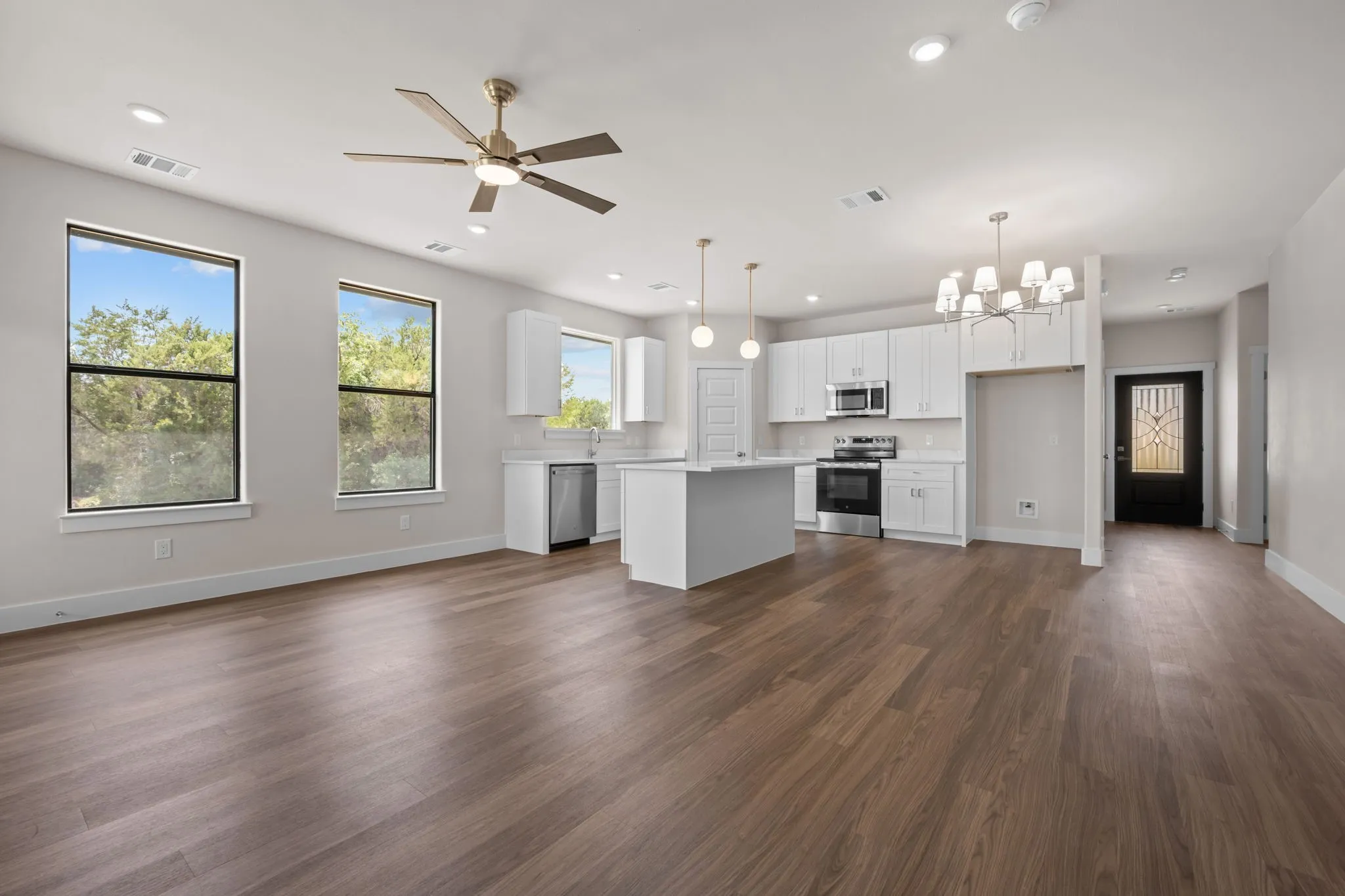 Single Family Residence For Sale in Hood County , 2623 Creekview Drive, Granbury, Texas 76048, 3 Bedroom, 2 Bathroom, 1 Garage spaces, 1,313 Sqft, built in 2026, mls#21355993, Real Estate Agent in Granbury, Homes For Sale in Hood county, Homes For Sale in Granbury, Realtor in Granbury Texas, Real Estate Brokerage Independent Realty Texas, Luminita Cordes Realtor