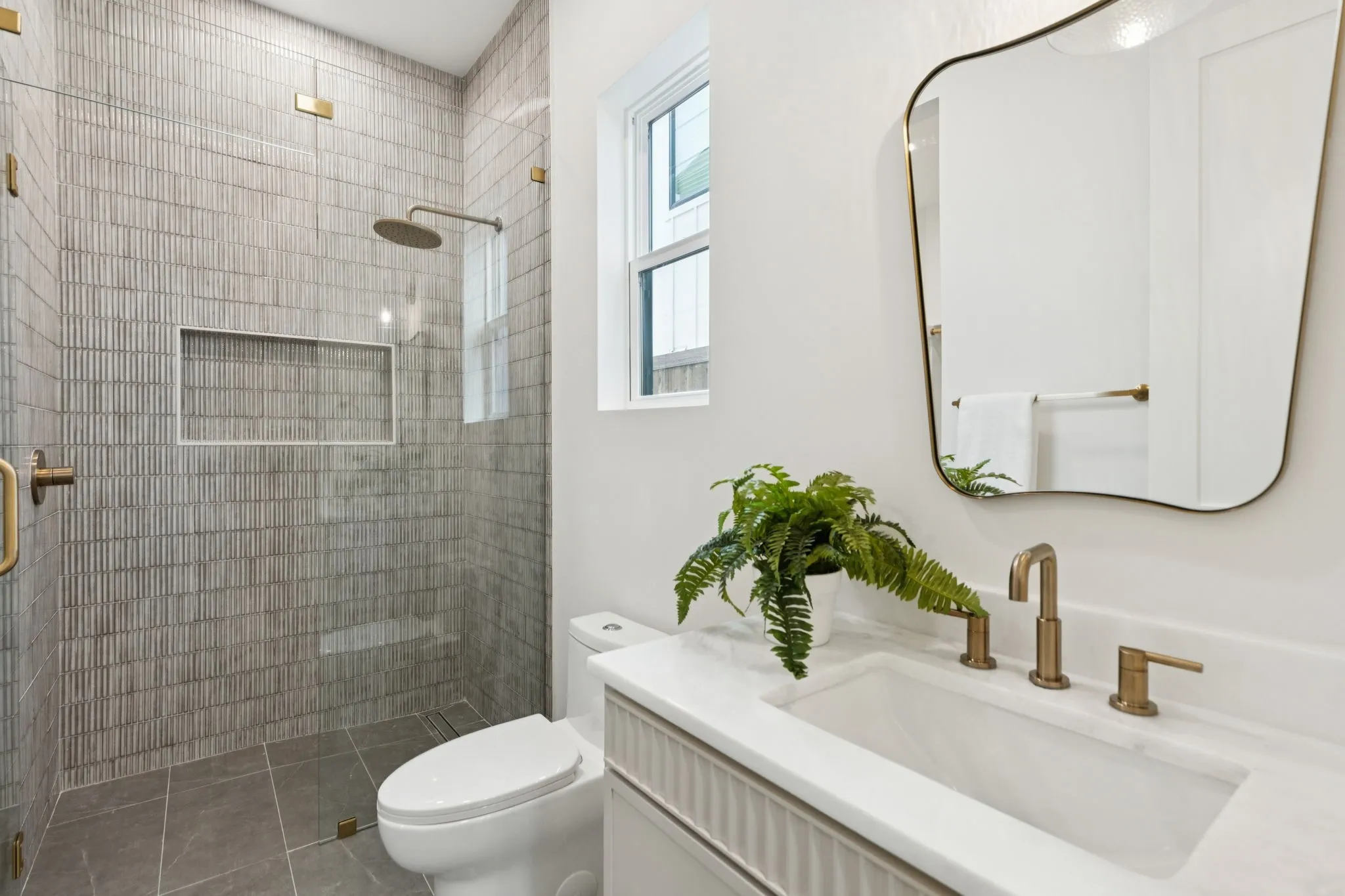 Tom Hughes Team - 2026 Euclid - Bathroom