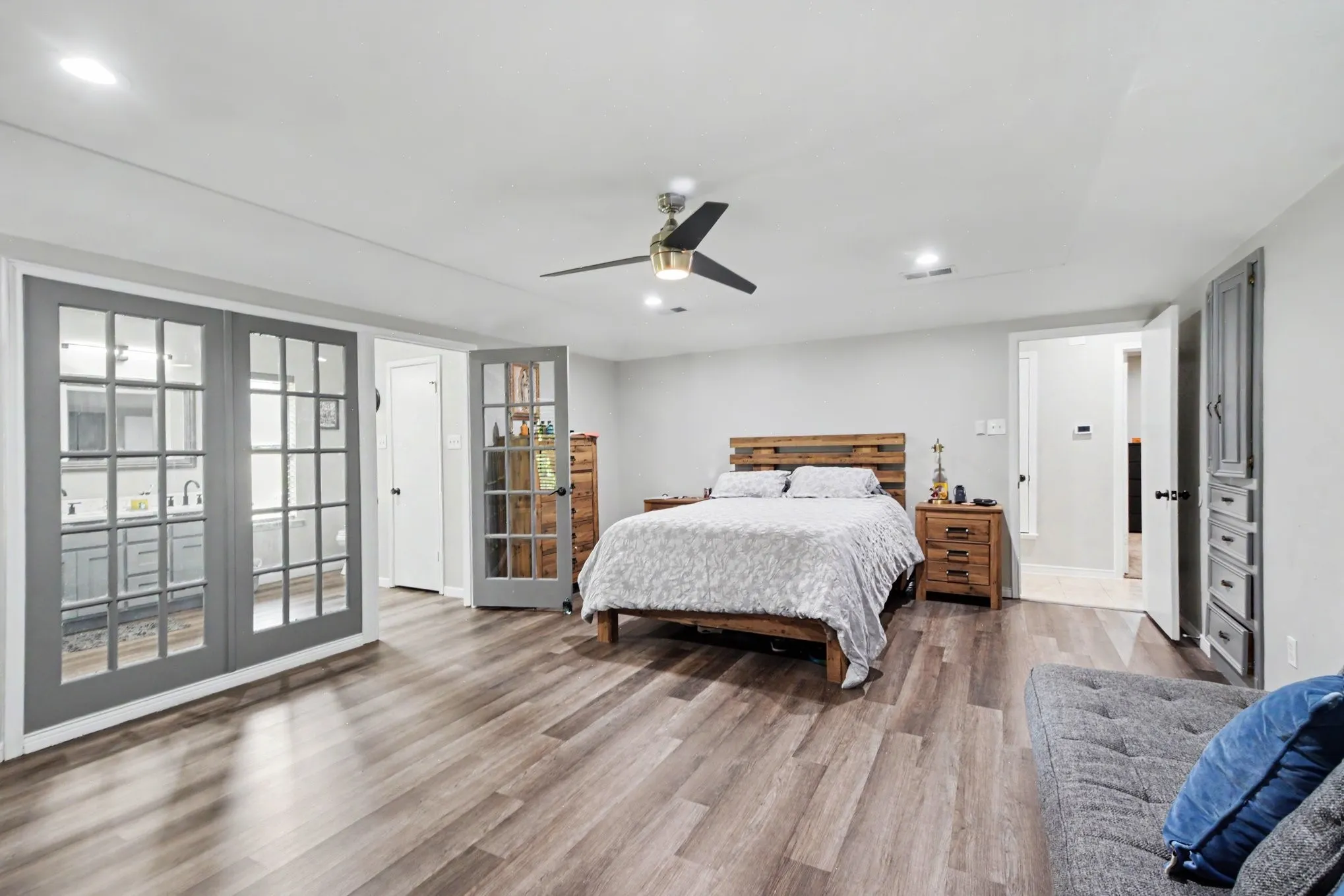 Single Family Residence For Sale in Dallas County , 175 E Pleasant Run Road, Cedar Hill, Texas 75104, 3 Bedroom, 2 Bathroom, Garage spaces, 2,554 Sqft, built in 1980, mls#21346878, Real Estate Agent in Cedar Hill, Homes For Sale in Dallas county, Homes For Sale in Cedar Hill, Realtor in Cedar Hill Texas, Real Estate Brokerage Independent Realty Texas, Luminita Cordes Realtor