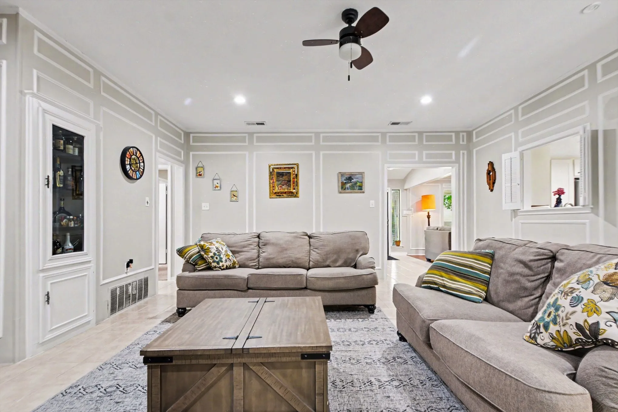 Single Family Residence For Sale in Dallas County , 175 E Pleasant Run Road, Cedar Hill, Texas 75104, 3 Bedroom, 2 Bathroom, Garage spaces, 2,554 Sqft, built in 1980, mls#21346878, Real Estate Agent in Cedar Hill, Homes For Sale in Dallas county, Homes For Sale in Cedar Hill, Realtor in Cedar Hill Texas, Real Estate Brokerage Independent Realty Texas, Luminita Cordes Realtor