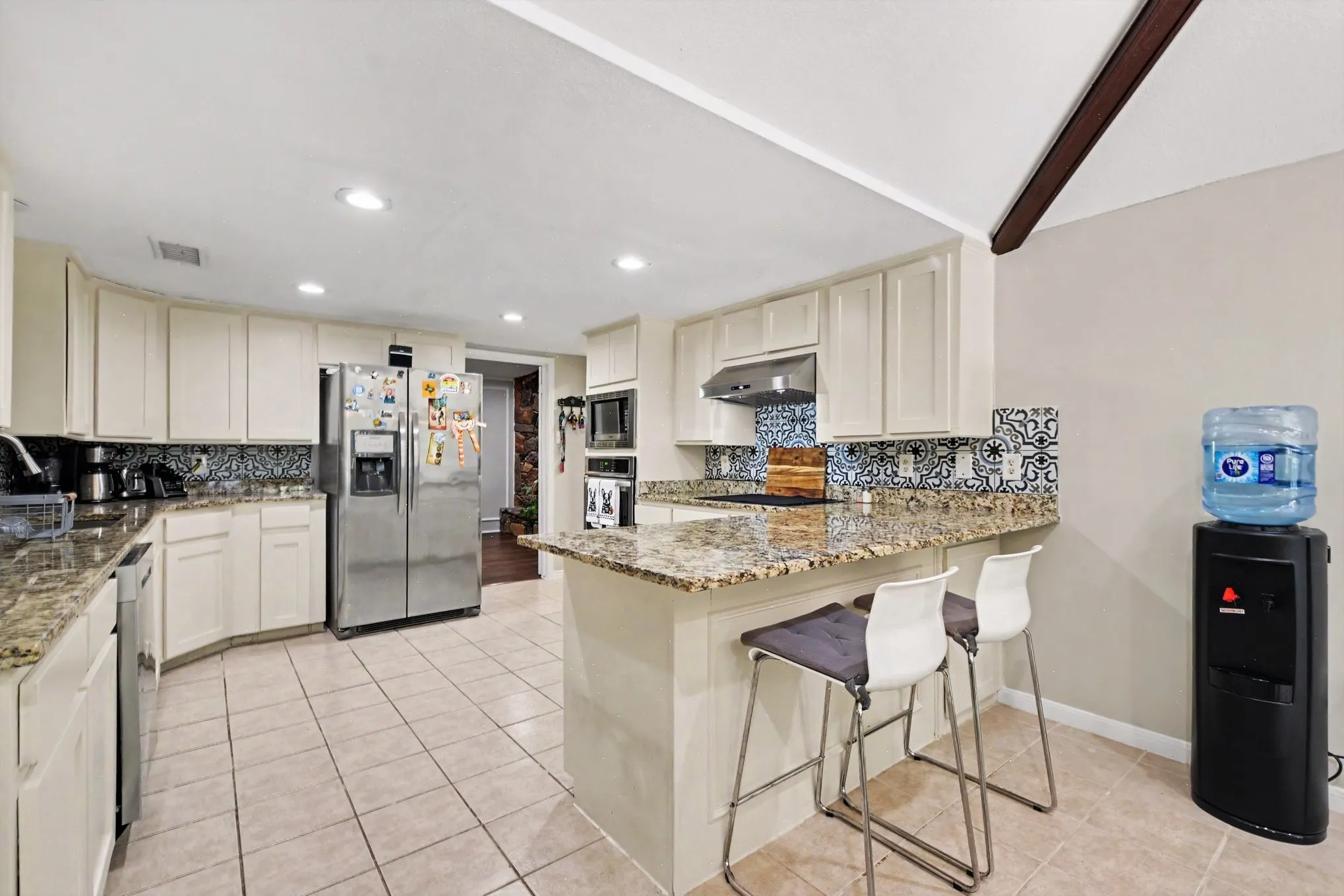 Single Family Residence For Sale in Dallas County , 175 E Pleasant Run Road, Cedar Hill, Texas 75104, 3 Bedroom, 2 Bathroom, Garage spaces, 2,554 Sqft, built in 1980, mls#21346878, Real Estate Agent in Cedar Hill, Homes For Sale in Dallas county, Homes For Sale in Cedar Hill, Realtor in Cedar Hill Texas, Real Estate Brokerage Independent Realty Texas, Luminita Cordes Realtor