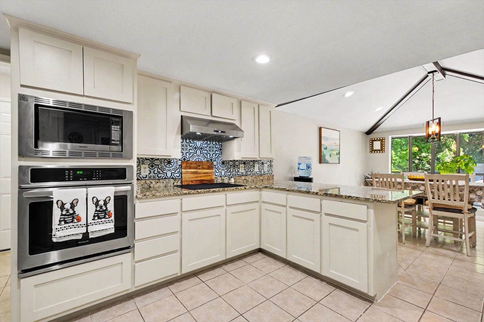 Single Family Residence For Sale in Dallas County , 175 E Pleasant Run Road, Cedar Hill, Texas 75104, 3 Bedroom, 2 Bathroom, Garage spaces, 2,554 Sqft, built in 1980, mls#21346878, Real Estate Agent in Cedar Hill, Homes For Sale in Dallas county, Homes For Sale in Cedar Hill, Realtor in Cedar Hill Texas, Real Estate Brokerage Independent Realty Texas, Luminita Cordes Realtor