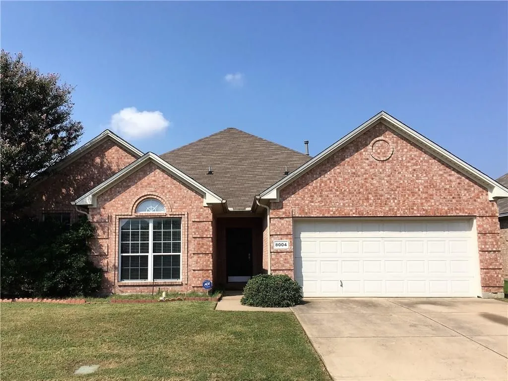 Single Family Residence For Rent in Tarrant County , 8004 Ranchvale Lane, Arlington, Texas 76002, 4 Bedroom, 2 Bathroom, 2 Garage spaces, 2,045 Sqft, built in 2004, mls#21353078, Real Estate Agent in Arlington, Homes For Rent in Tarrant county, Homes For Rent in Arlington, Realtor in Arlington Texas, Real Estate Brokerage Independent Realty Texas, Luminita Cordes Realtor