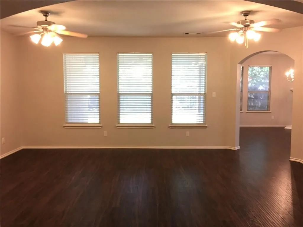 Single Family Residence For Rent in Tarrant County , 8004 Ranchvale Lane, Arlington, Texas 76002, 4 Bedroom, 2 Bathroom, 2 Garage spaces, 2,045 Sqft, built in 2004, mls#21353078, Real Estate Agent in Arlington, Homes For Rent in Tarrant county, Homes For Rent in Arlington, Realtor in Arlington Texas, Real Estate Brokerage Independent Realty Texas, Luminita Cordes Realtor