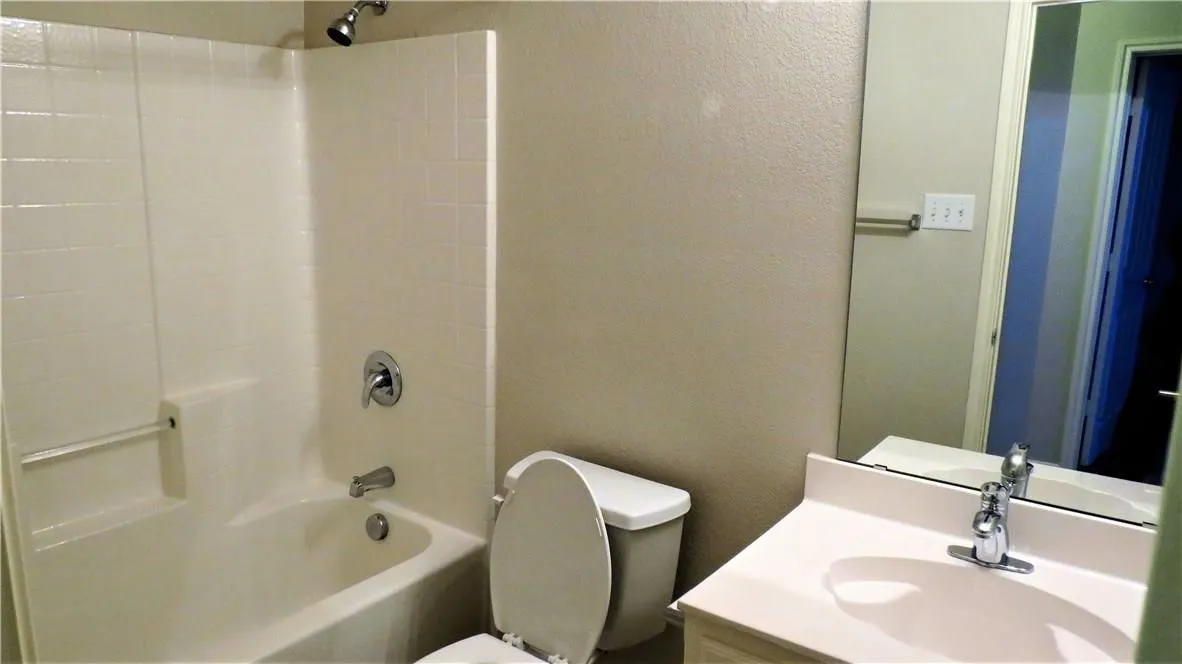 Single Family Residence For Rent in Tarrant County , 8004 Ranchvale Lane, Arlington, Texas 76002, 4 Bedroom, 2 Bathroom, 2 Garage spaces, 2,045 Sqft, built in 2004, mls#21353078, Real Estate Agent in Arlington, Homes For Rent in Tarrant county, Homes For Rent in Arlington, Realtor in Arlington Texas, Real Estate Brokerage Independent Realty Texas, Luminita Cordes Realtor