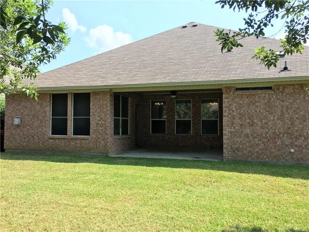 Single Family Residence For Rent in Tarrant County , 8004 Ranchvale Lane, Arlington, Texas 76002, 4 Bedroom, 2 Bathroom, 2 Garage spaces, 2,045 Sqft, built in 2004, mls#21353078, Real Estate Agent in Arlington, Homes For Rent in Tarrant county, Homes For Rent in Arlington, Realtor in Arlington Texas, Real Estate Brokerage Independent Realty Texas, Luminita Cordes Realtor